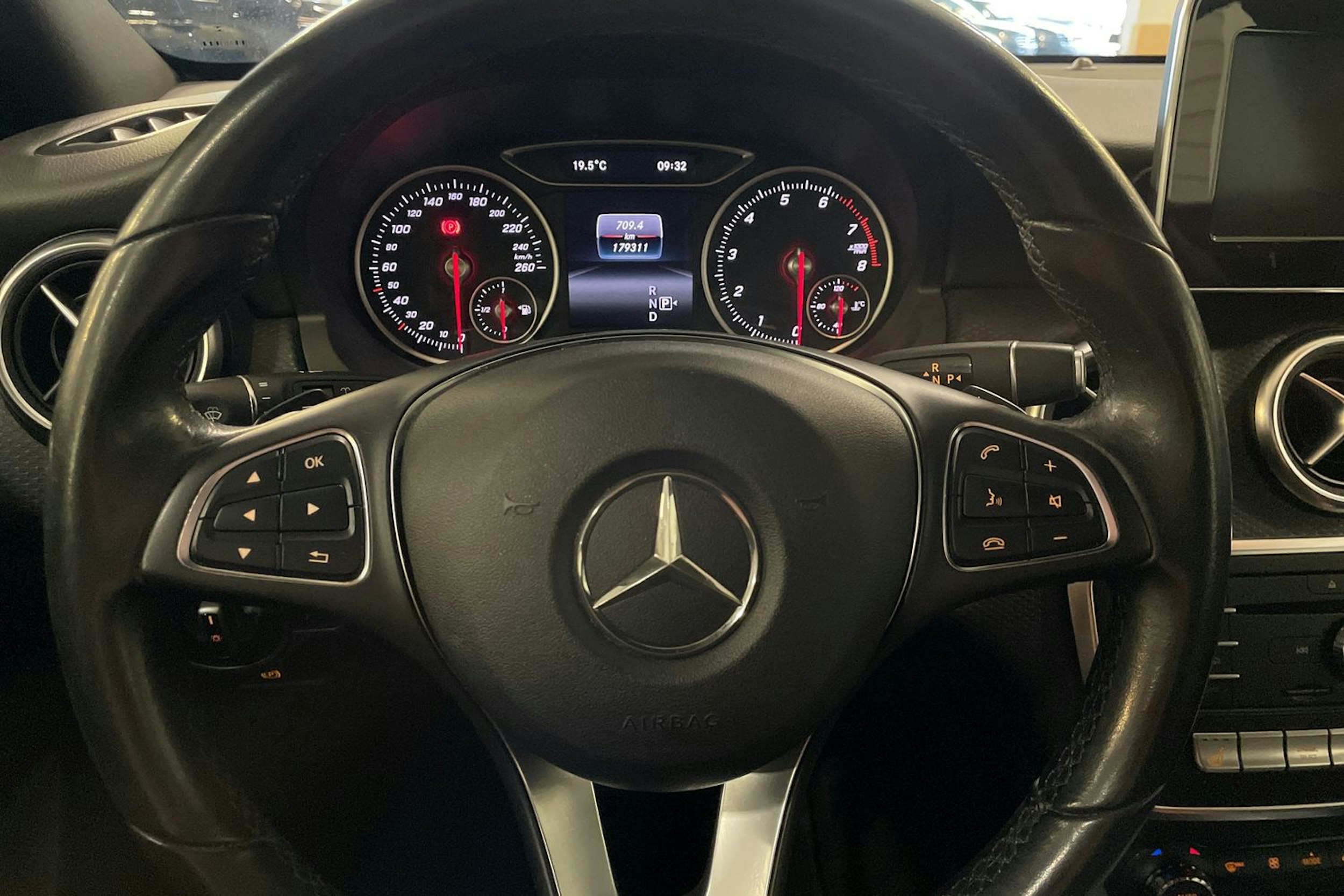 valkoinen Mercedes-Benz A 2017 kuva 14.