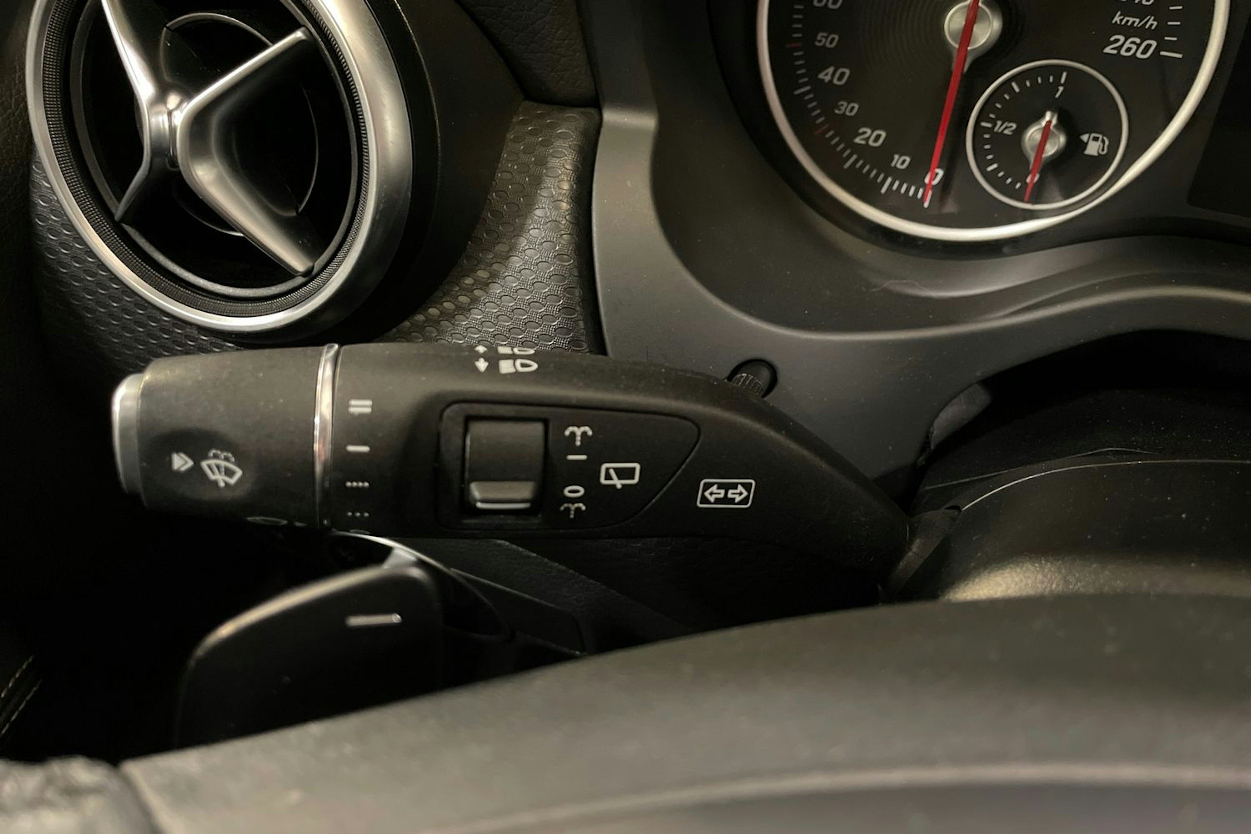 valkoinen Mercedes-Benz A 2017 kuva 16.
