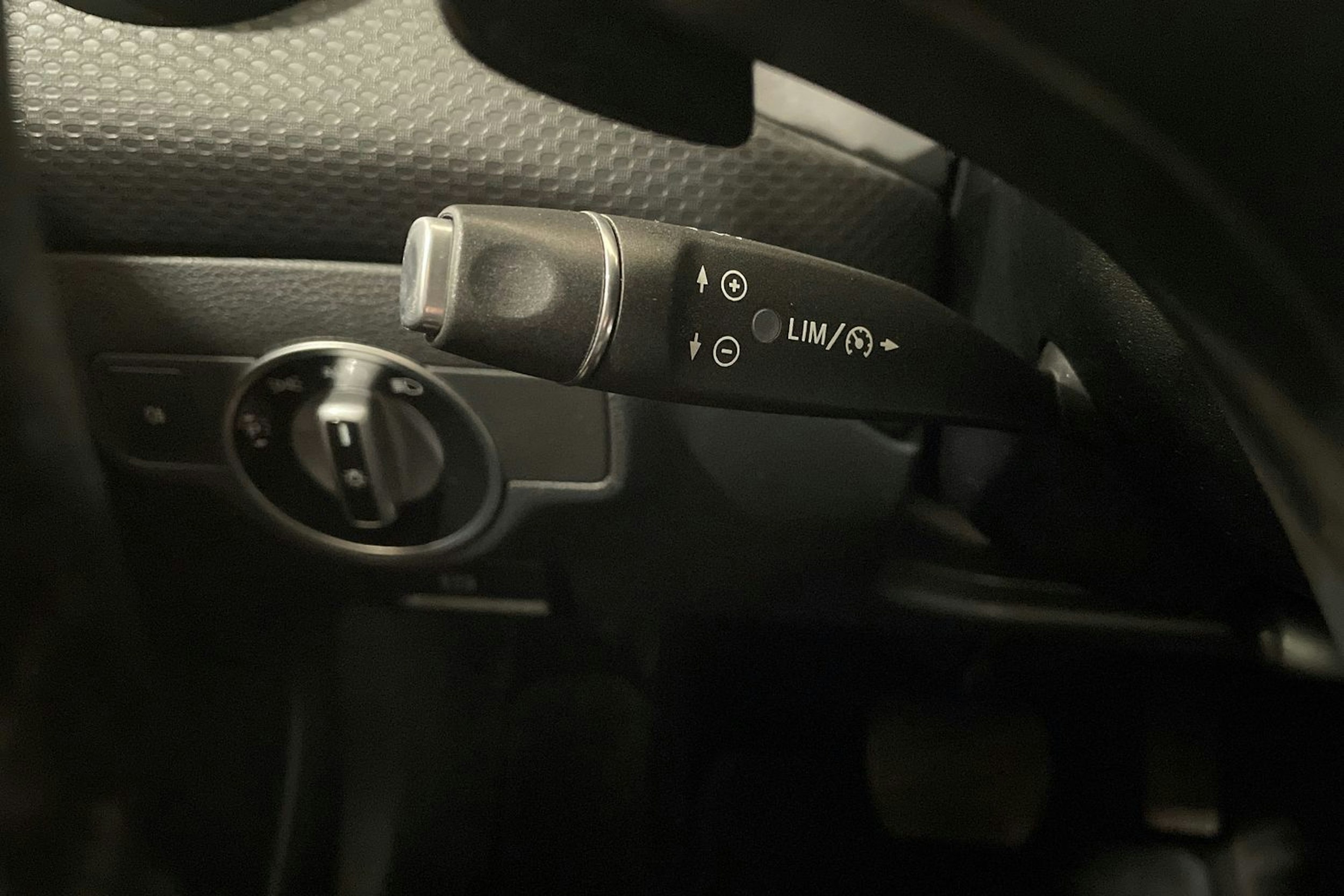 valkoinen Mercedes-Benz A 2017 kuva 17.