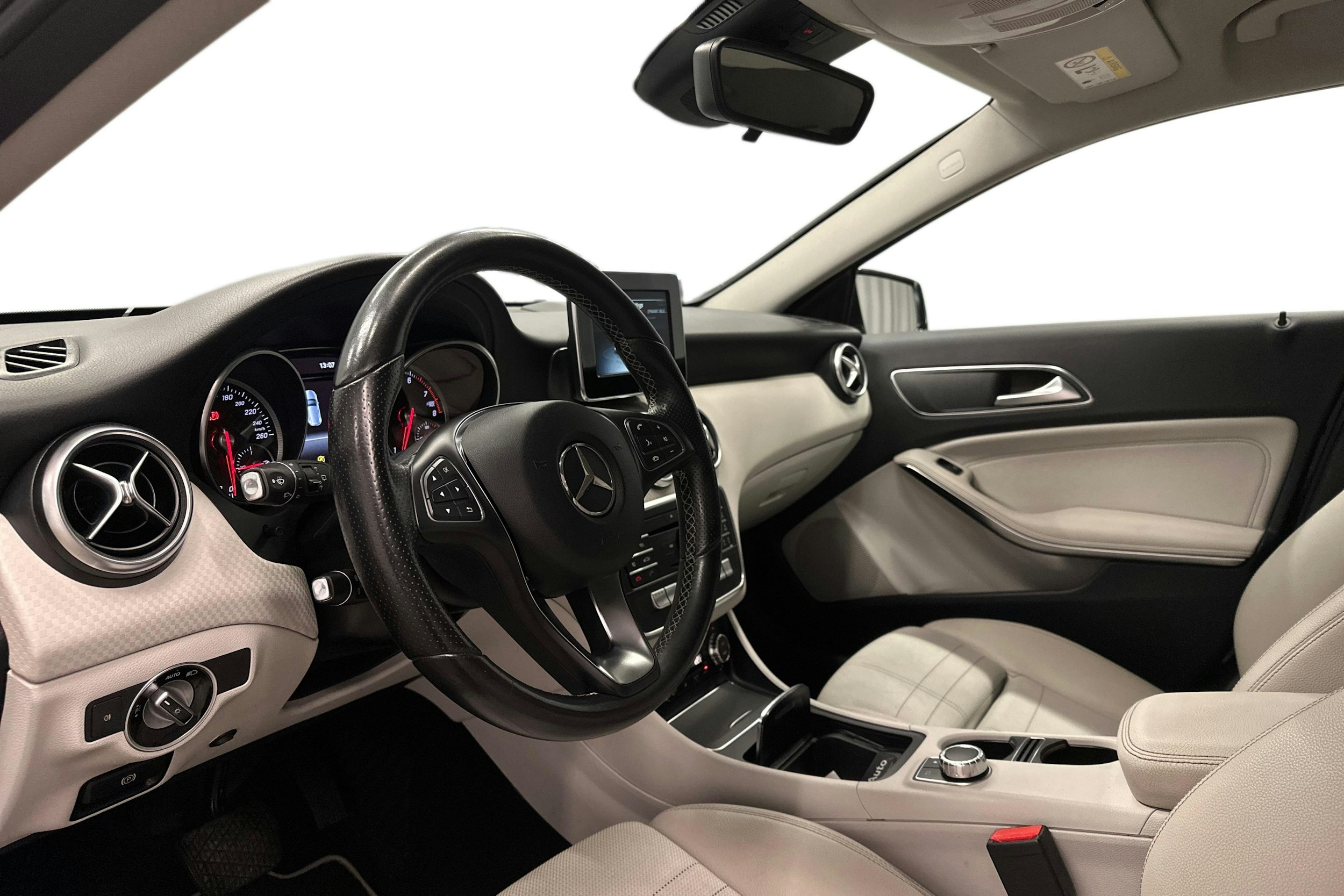musta Mercedes-Benz A 2017 kuva 7.