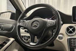 musta Mercedes-Benz A 2017 kuva 16.