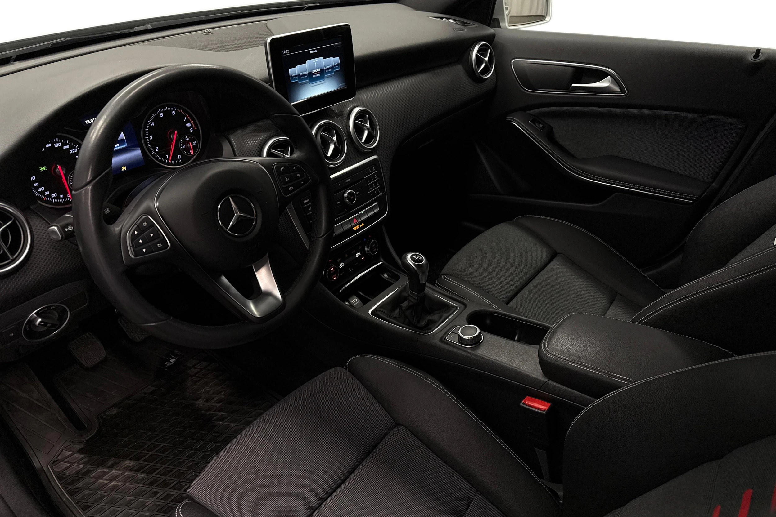 harmaa Mercedes-Benz A 2017 kuva 8.