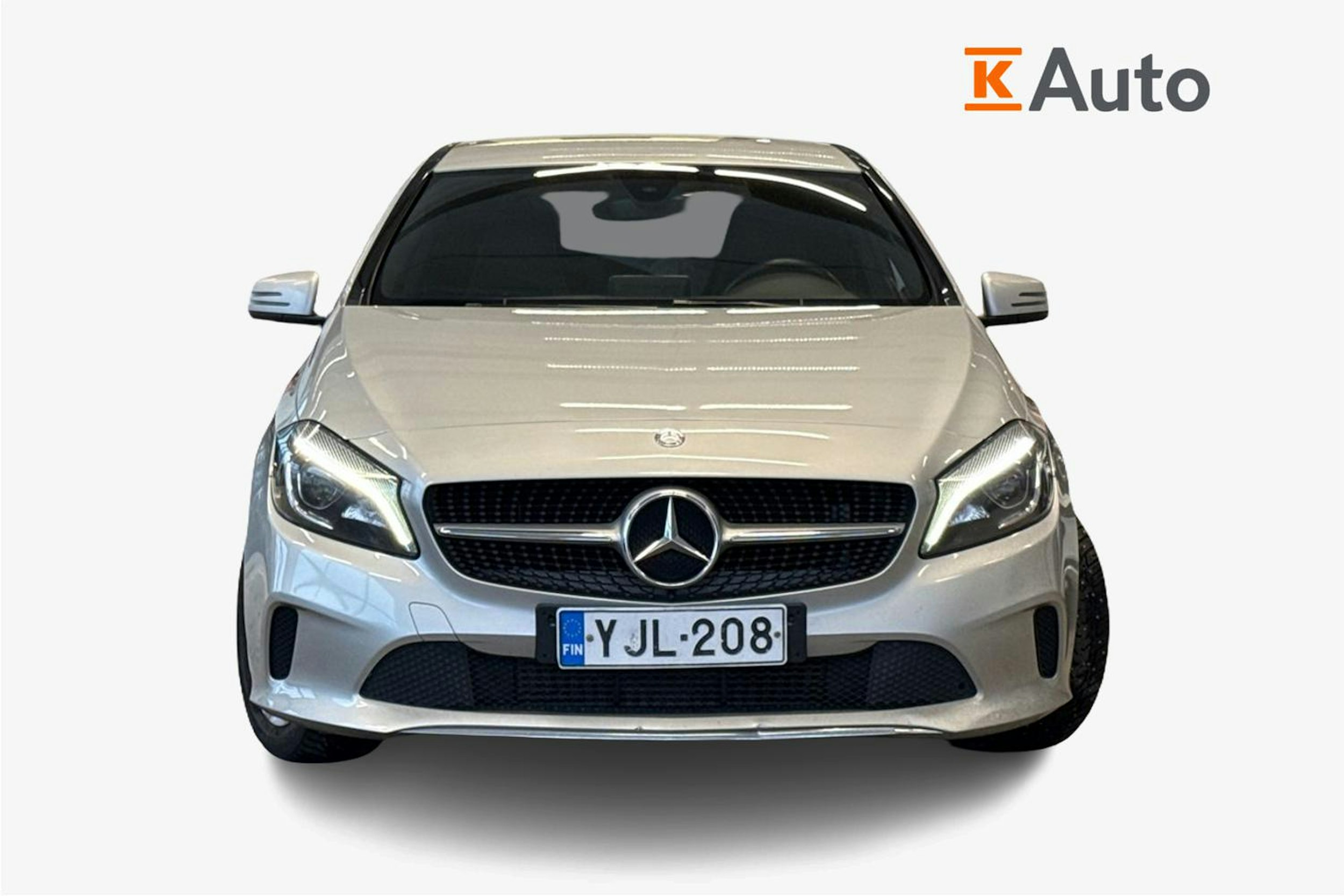 Harmaa Mercedes-Benz A 2017 kuva 5.