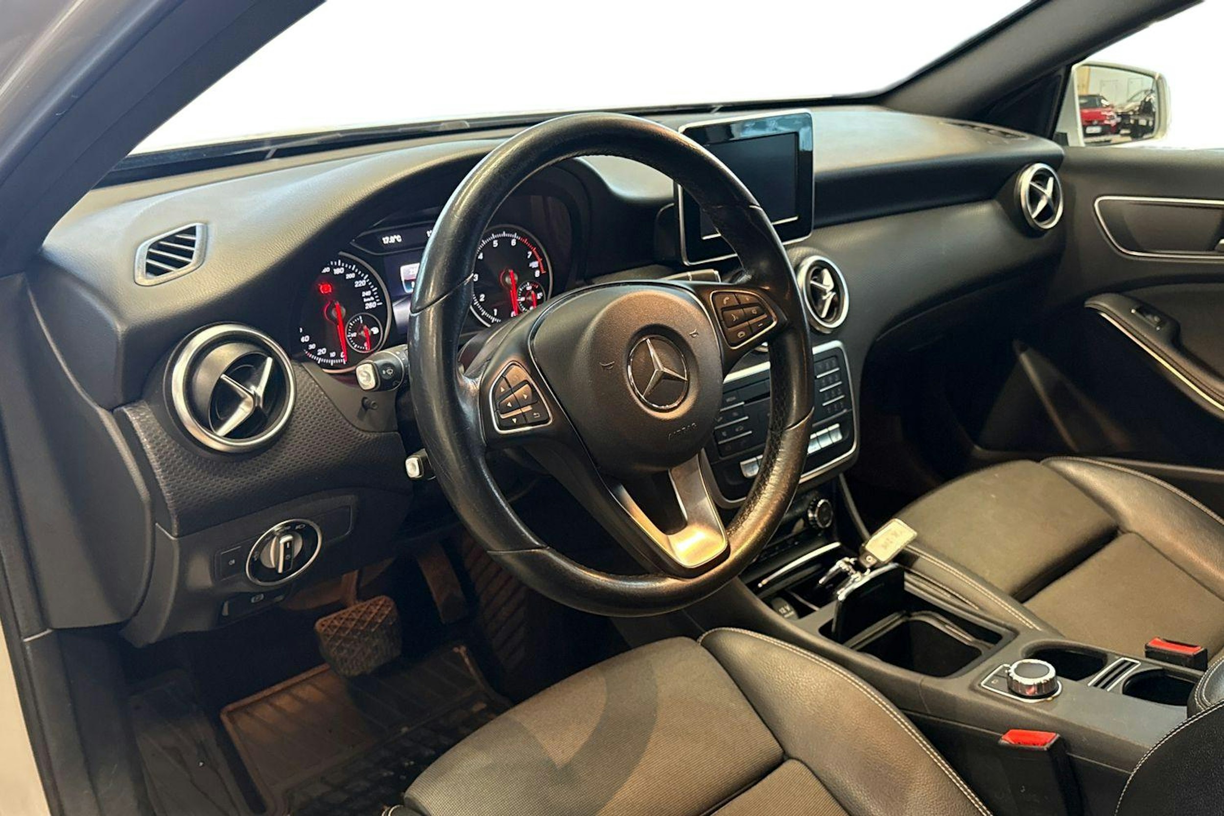 Harmaa Mercedes-Benz A 2017 kuva 7.