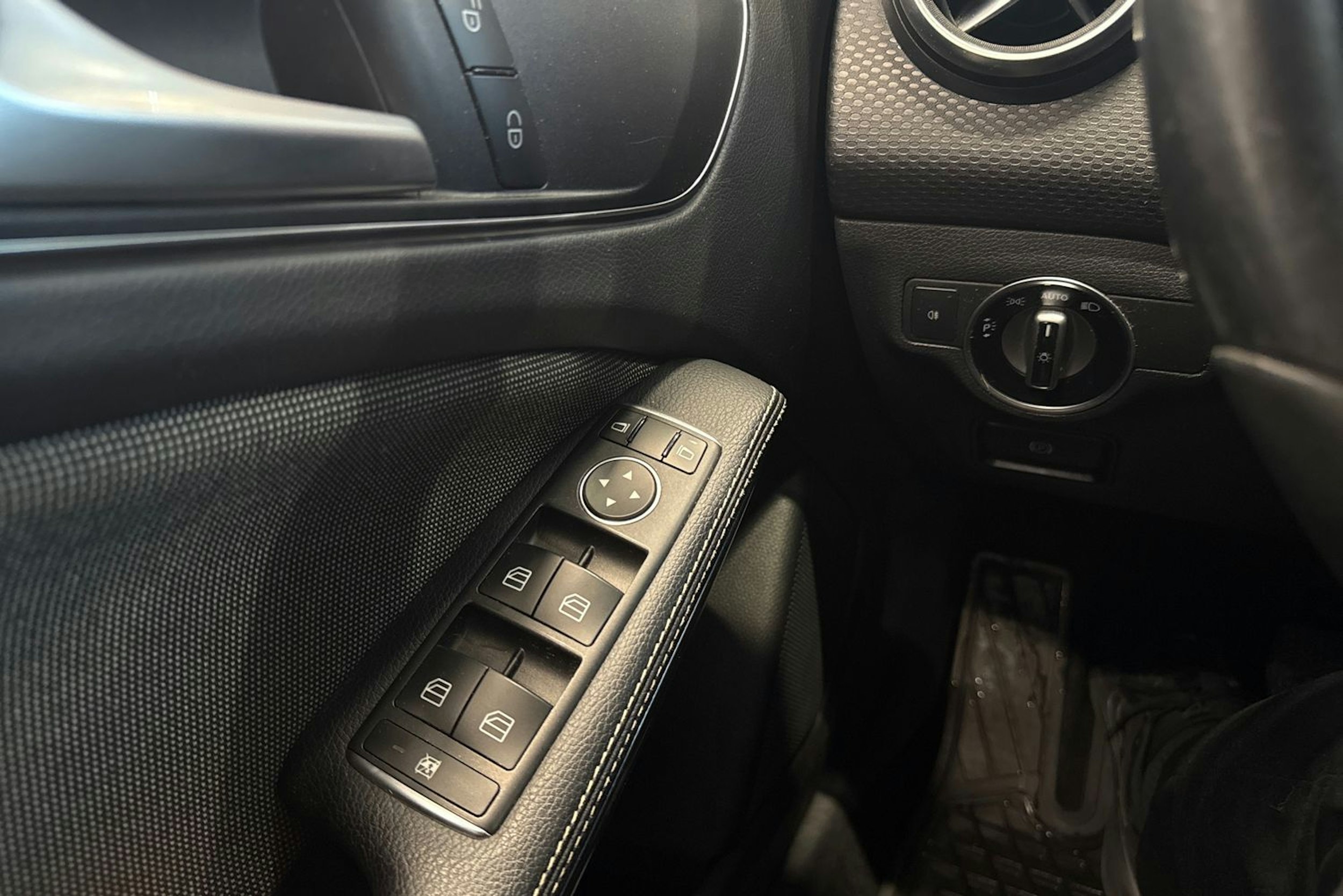 Harmaa Mercedes-Benz A 2017 kuva 22.