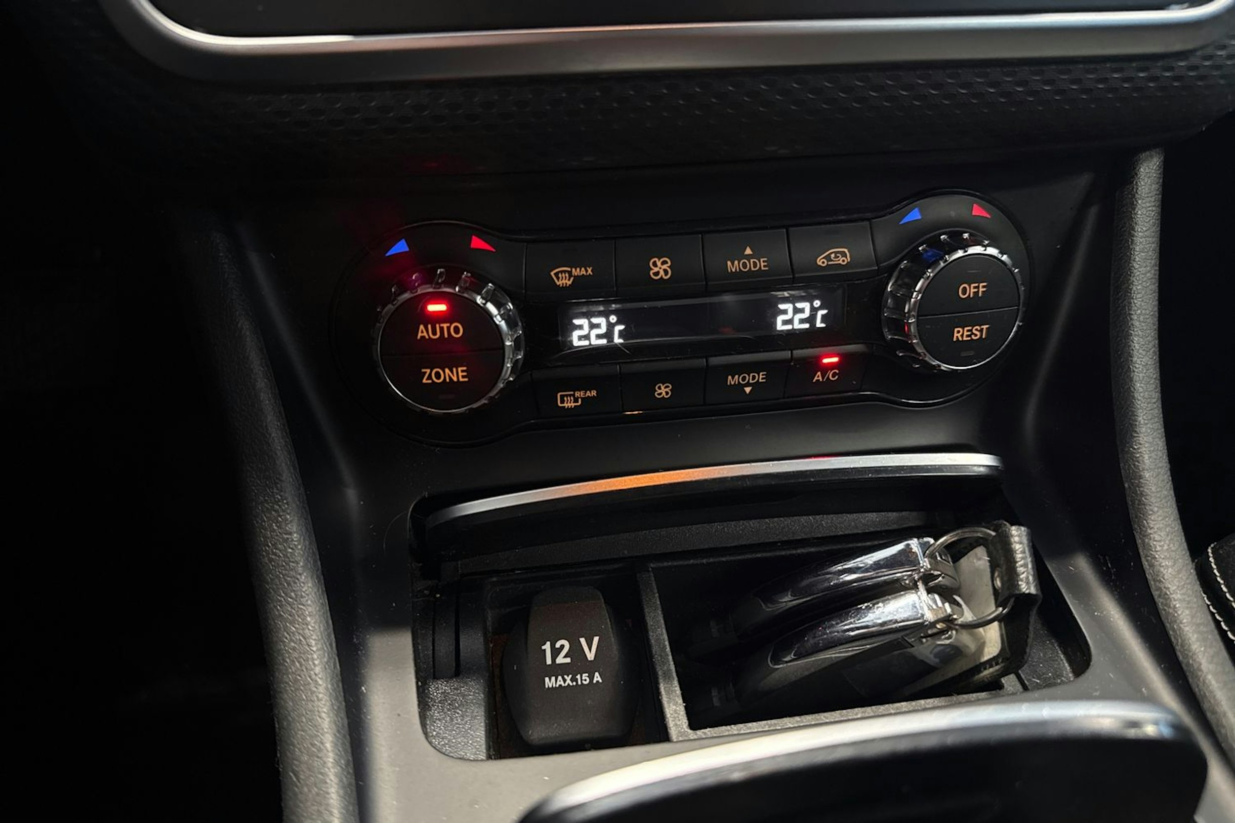 Harmaa Mercedes-Benz A 2017 kuva 23.