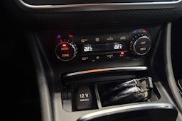 Harmaa Mercedes-Benz A 2017 kuva 23.