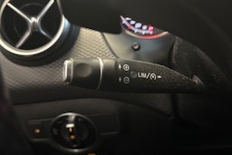 Harmaa Mercedes-Benz A 2017 kuva 29.