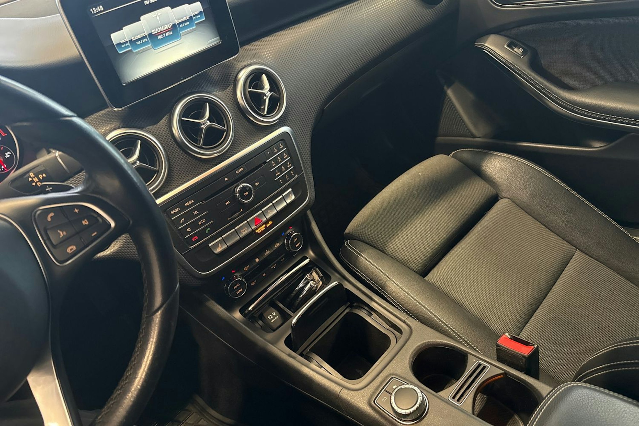 Harmaa Mercedes-Benz A 2017 kuva 30.