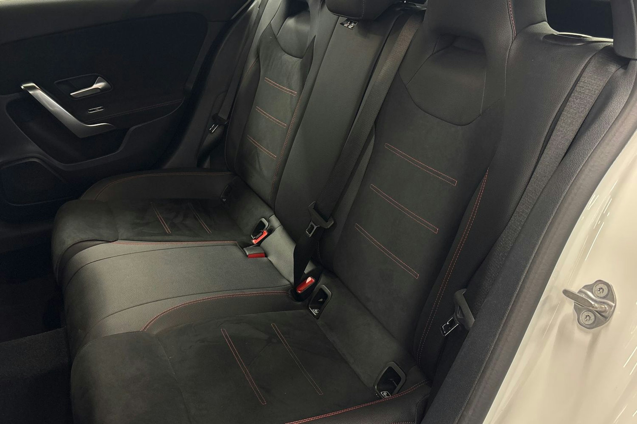 valkoinen Mercedes-Benz A 2018 kuva 10.
