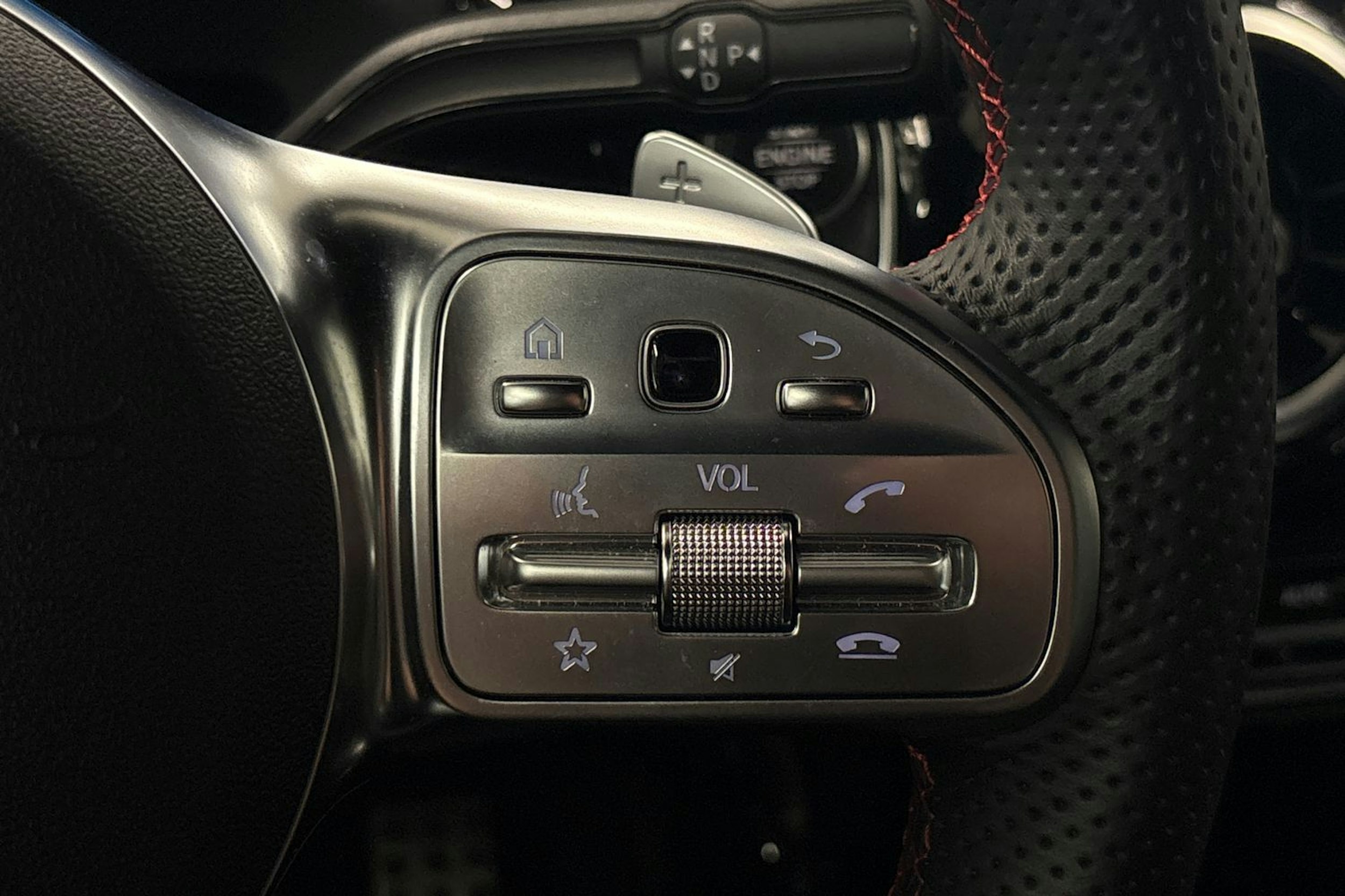 valkoinen Mercedes-Benz A 2018 kuva 17.