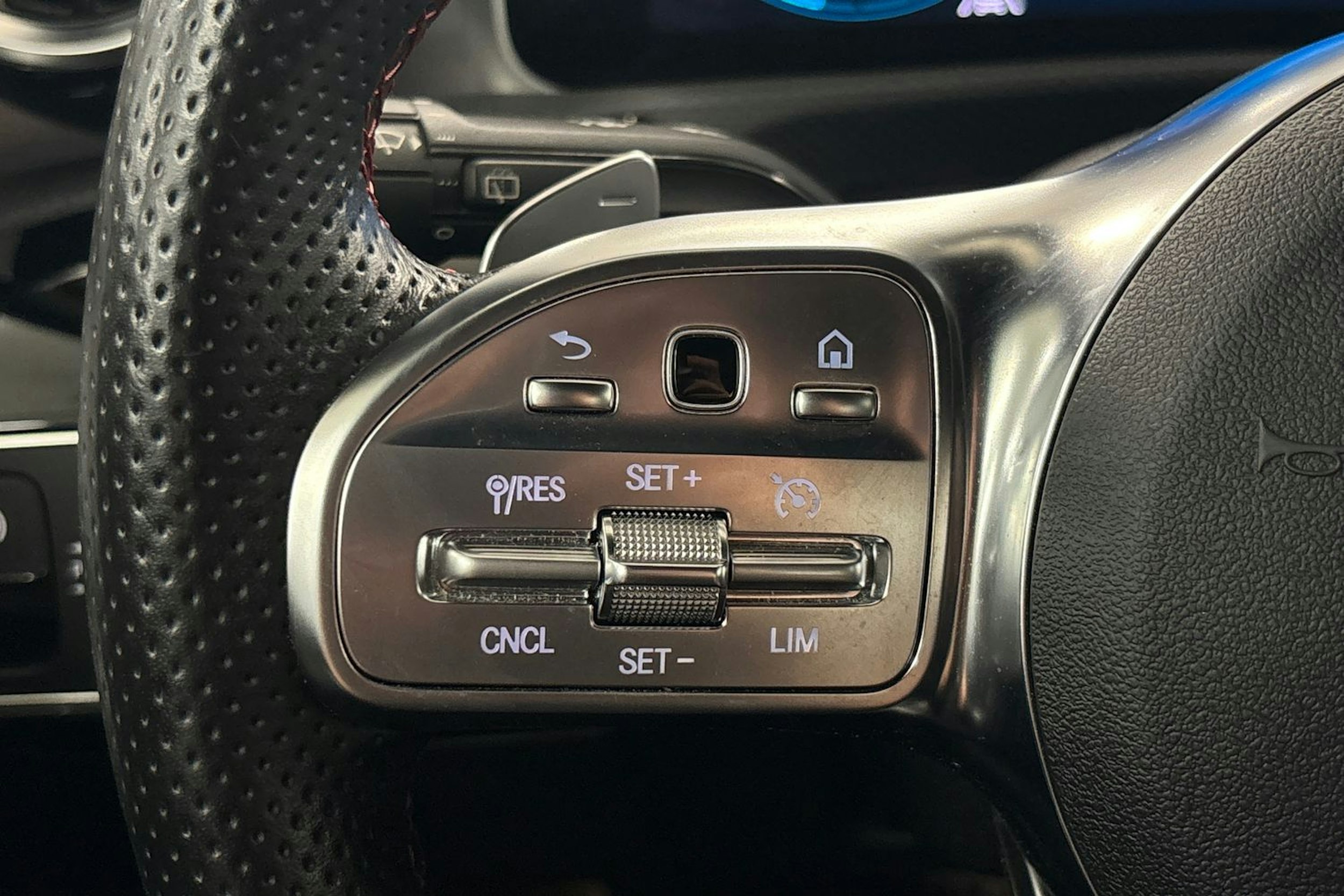 valkoinen Mercedes-Benz A 2018 kuva 18.