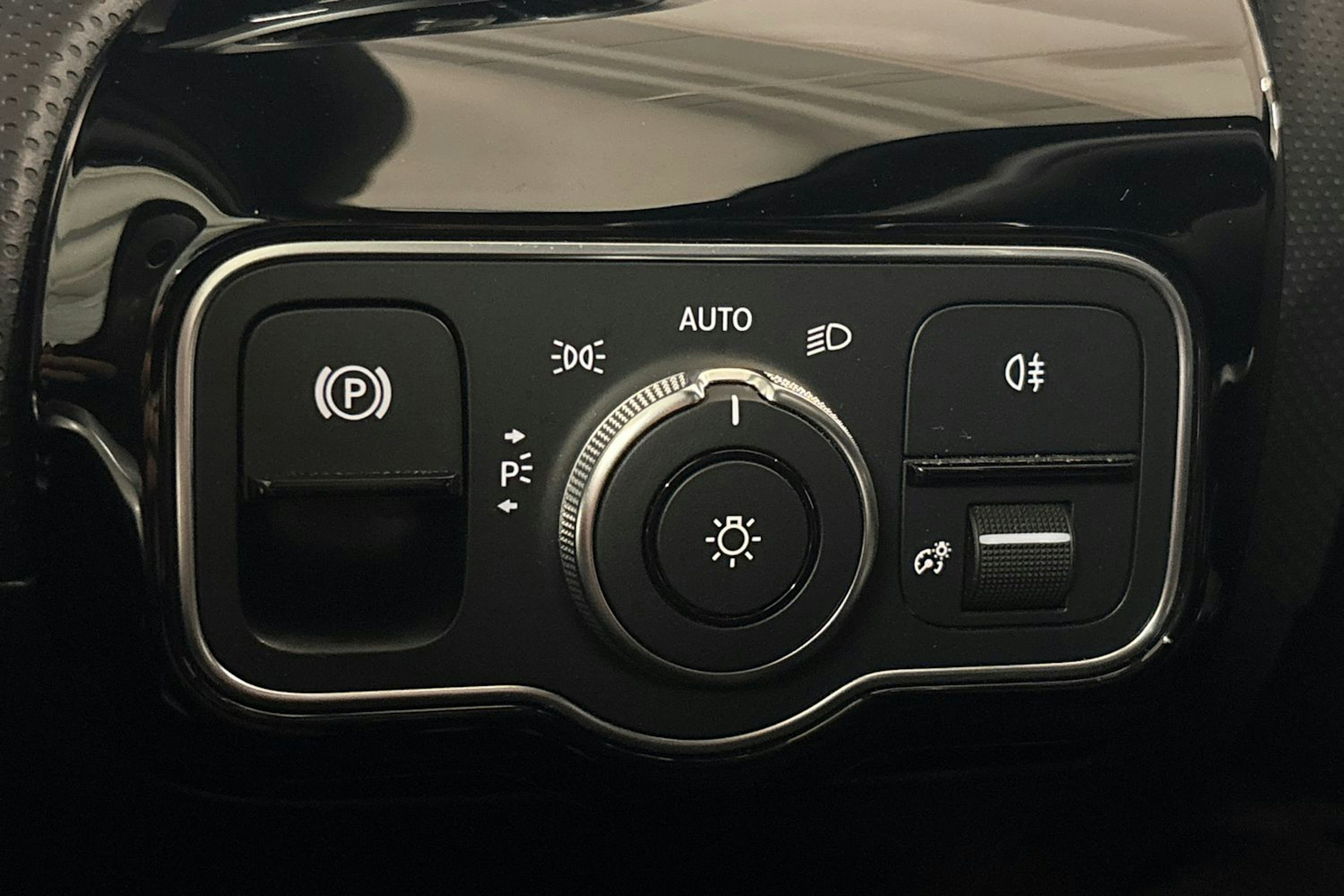 valkoinen Mercedes-Benz A 2018 kuva 19.