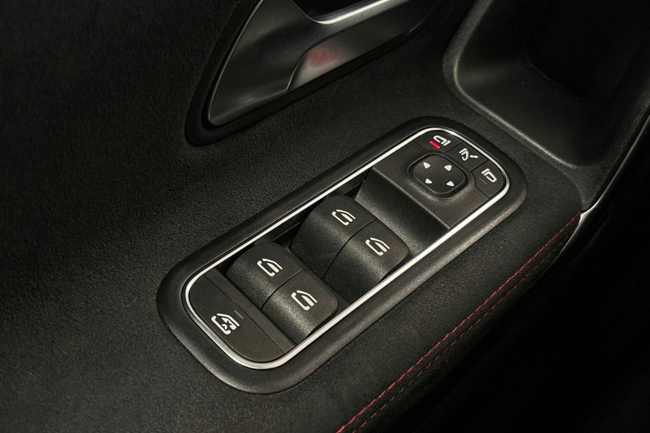 valkoinen Mercedes-Benz A 2018 kuva 20.