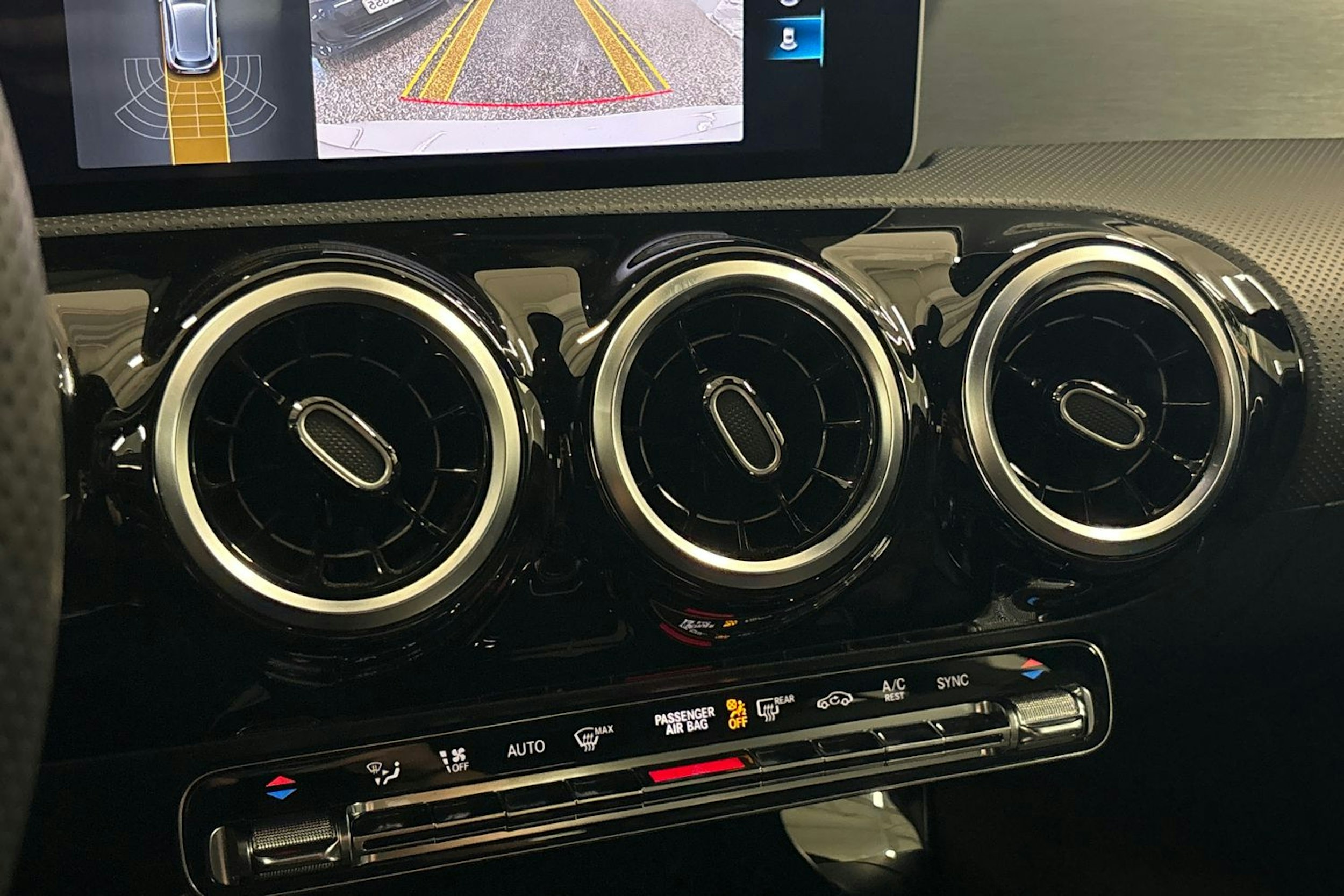 valkoinen Mercedes-Benz A 2018 kuva 21.