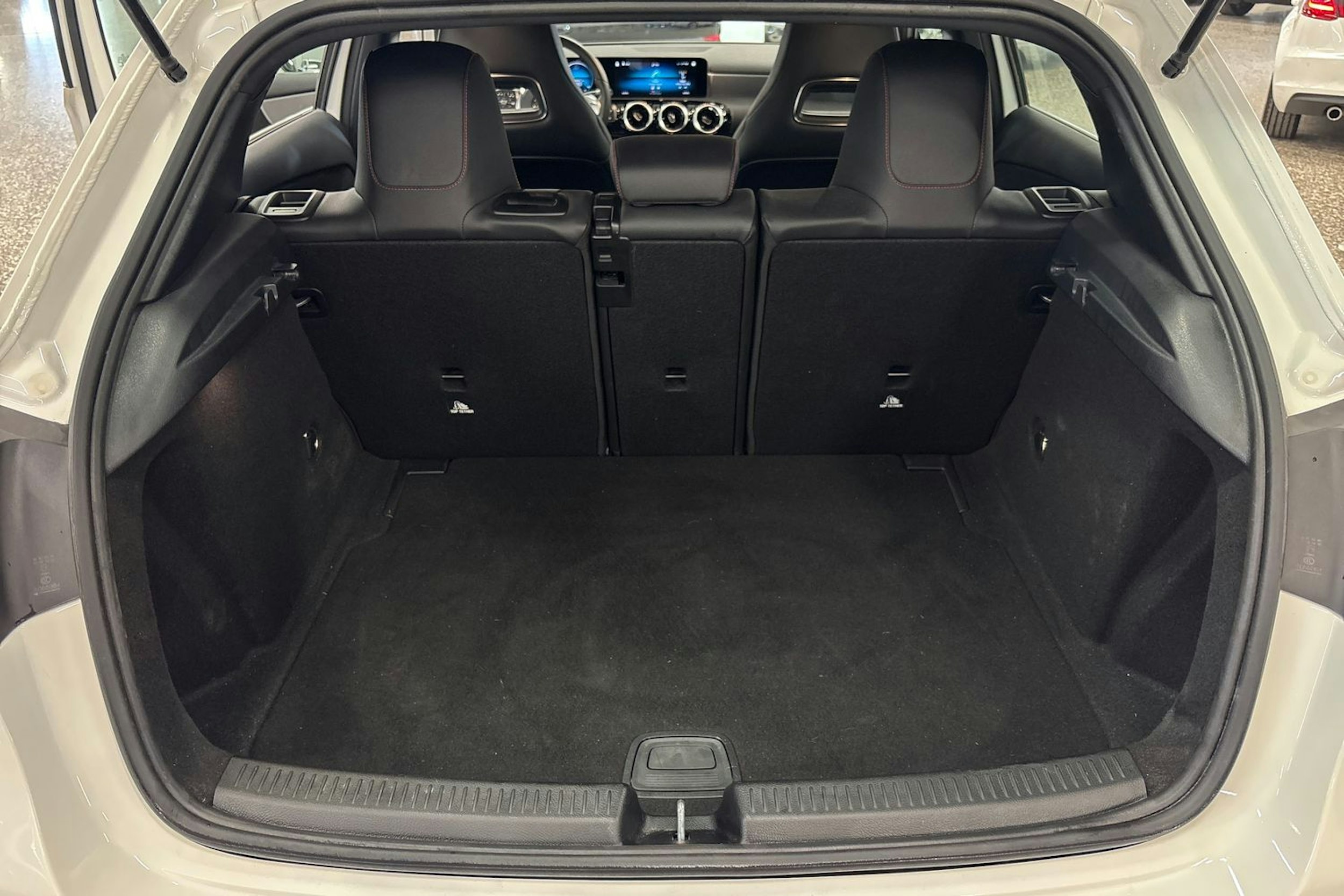 valkoinen Mercedes-Benz A 2018 kuva 27.