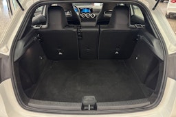 valkoinen Mercedes-Benz A 2018 kuva 27.
