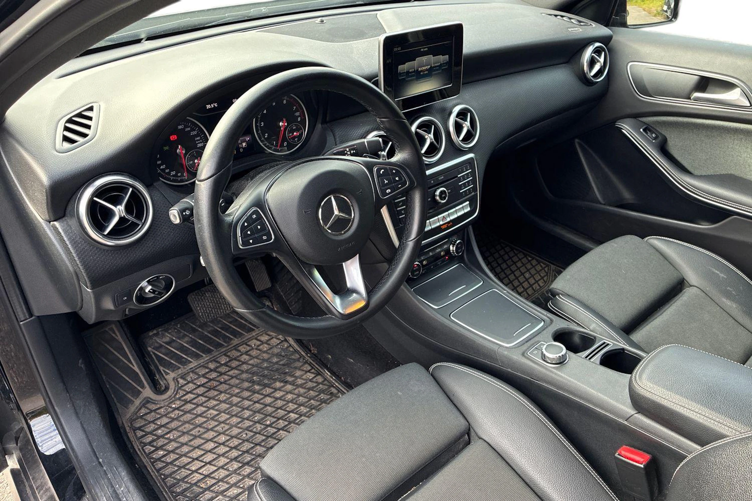 musta Mercedes-Benz A 2018 kuva 3.