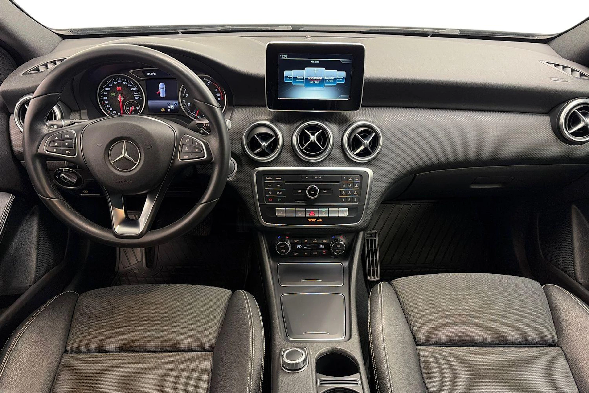 musta Mercedes-Benz A 2018 kuva 7.