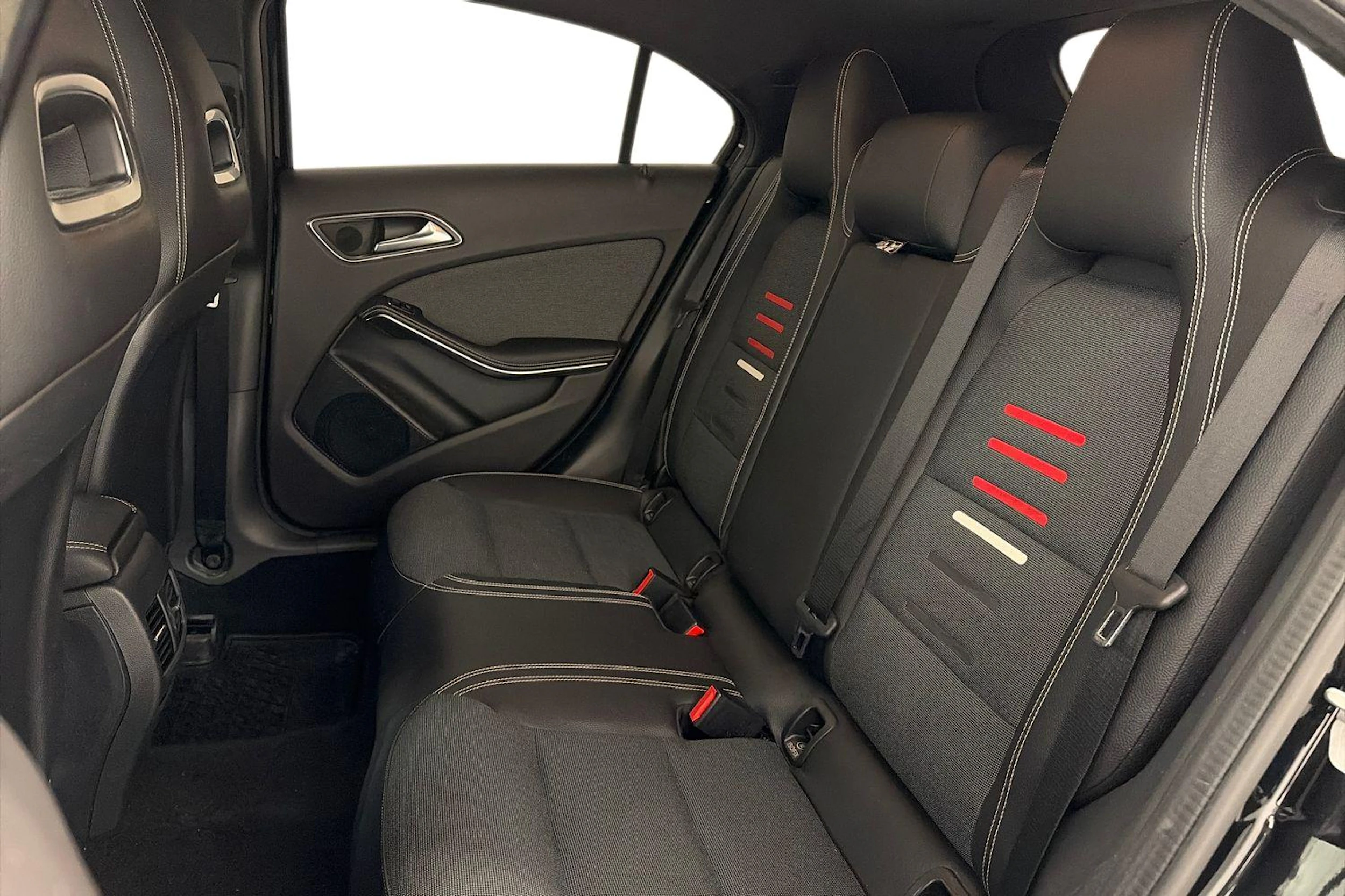 musta Mercedes-Benz A 2018 kuva 8.