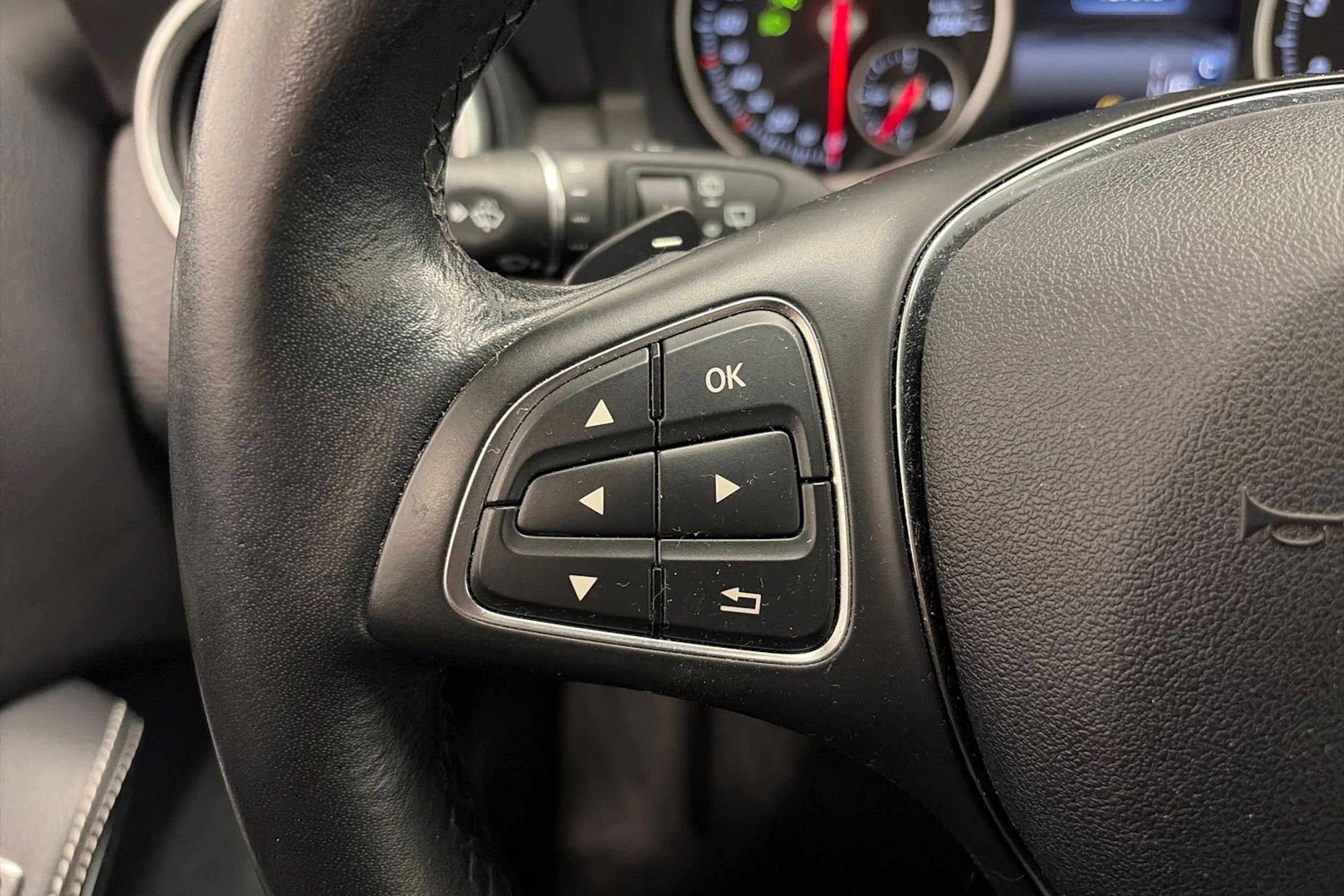 musta Mercedes-Benz A 2018 kuva 14.