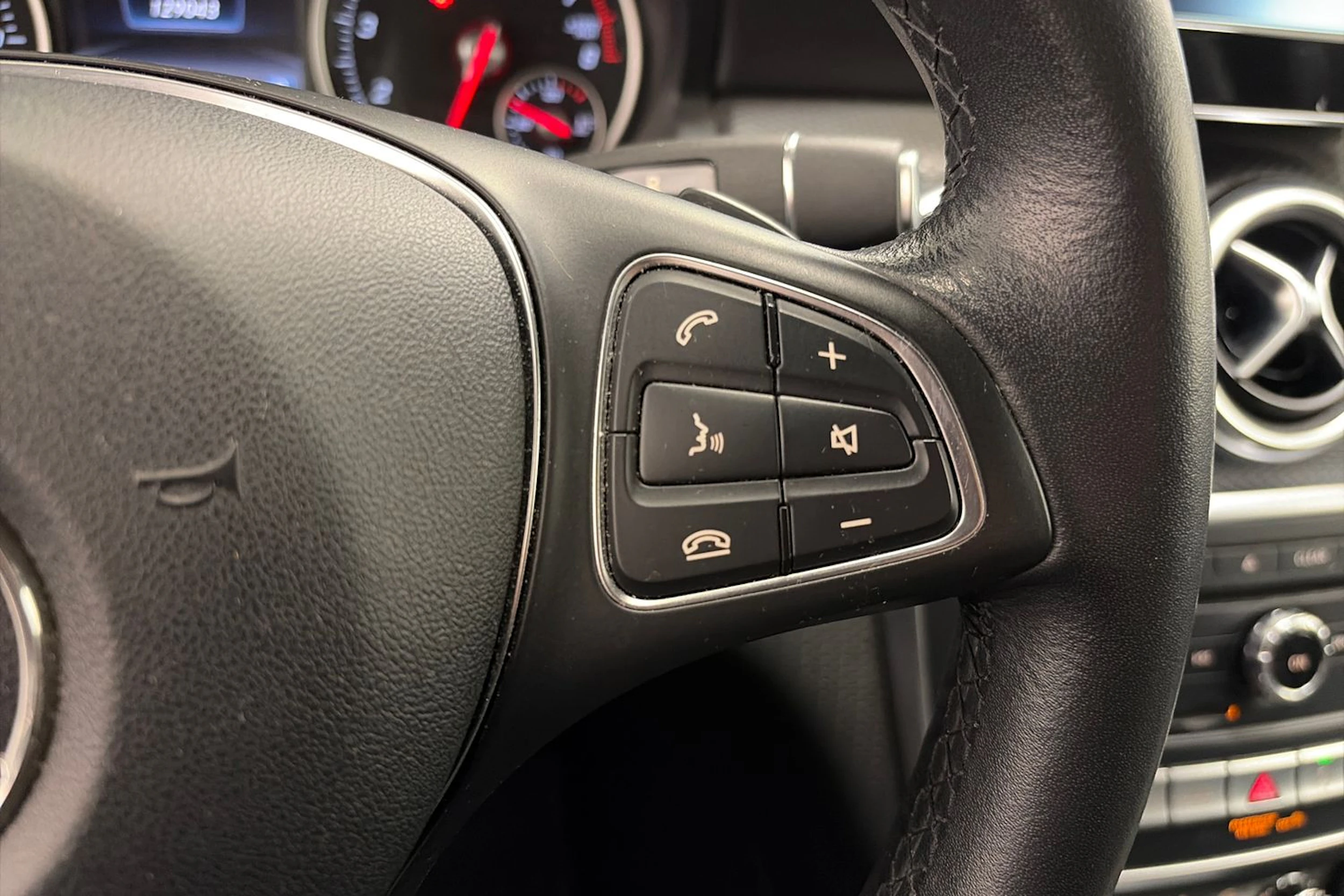 musta Mercedes-Benz A 2018 kuva 15.