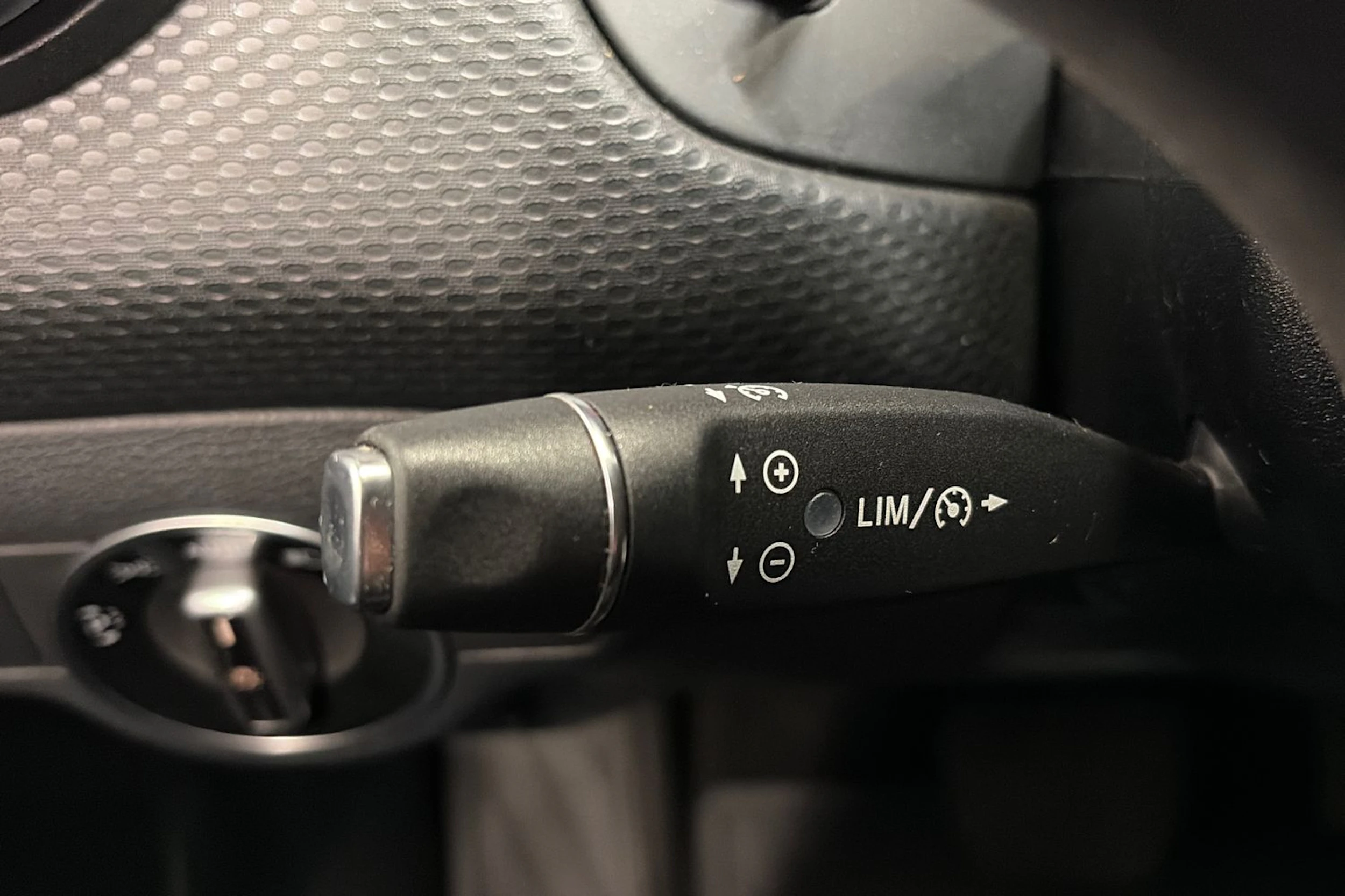 musta Mercedes-Benz A 2018 kuva 16.