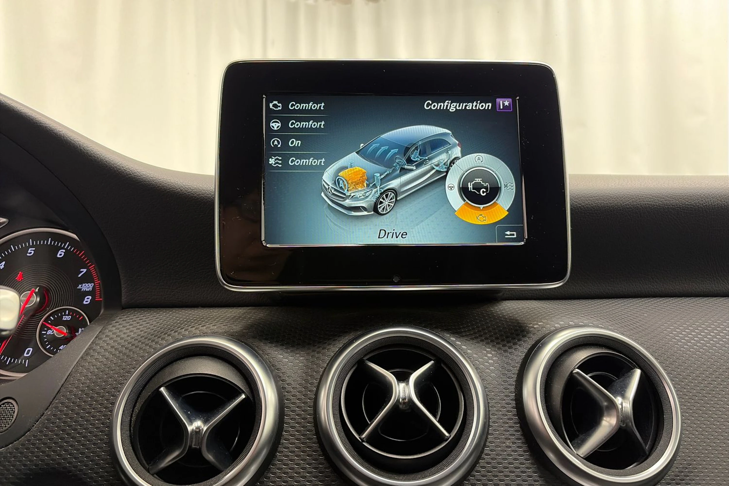 musta Mercedes-Benz A 2018 kuva 20.