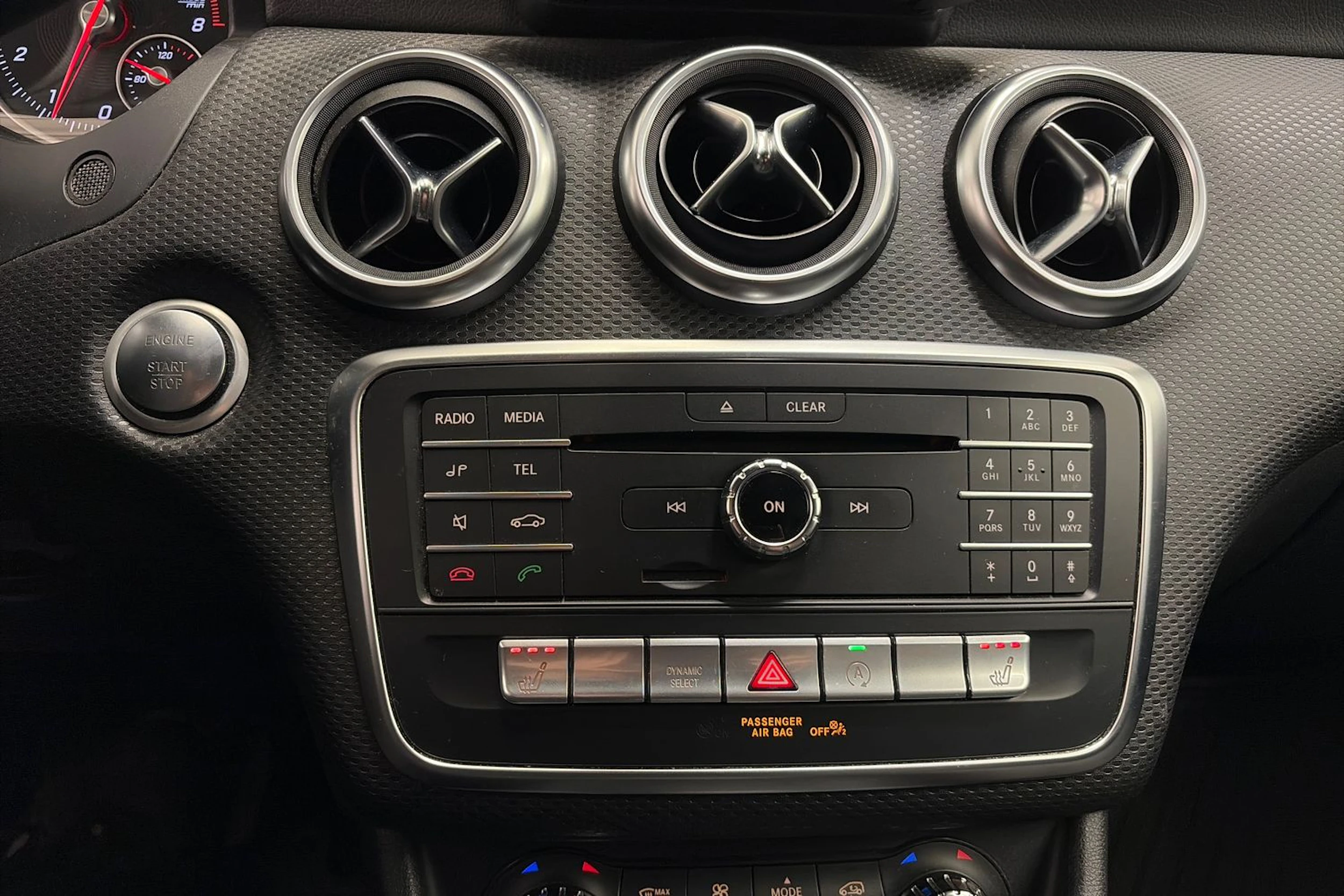 musta Mercedes-Benz A 2018 kuva 21.