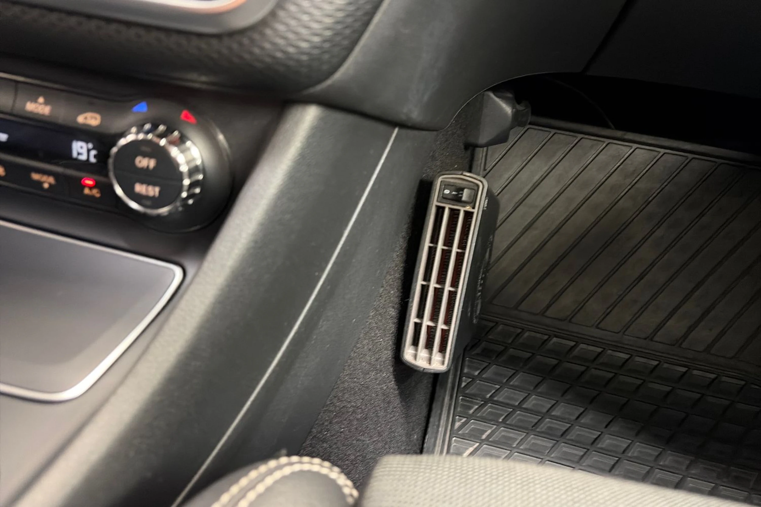 musta Mercedes-Benz A 2018 kuva 23.