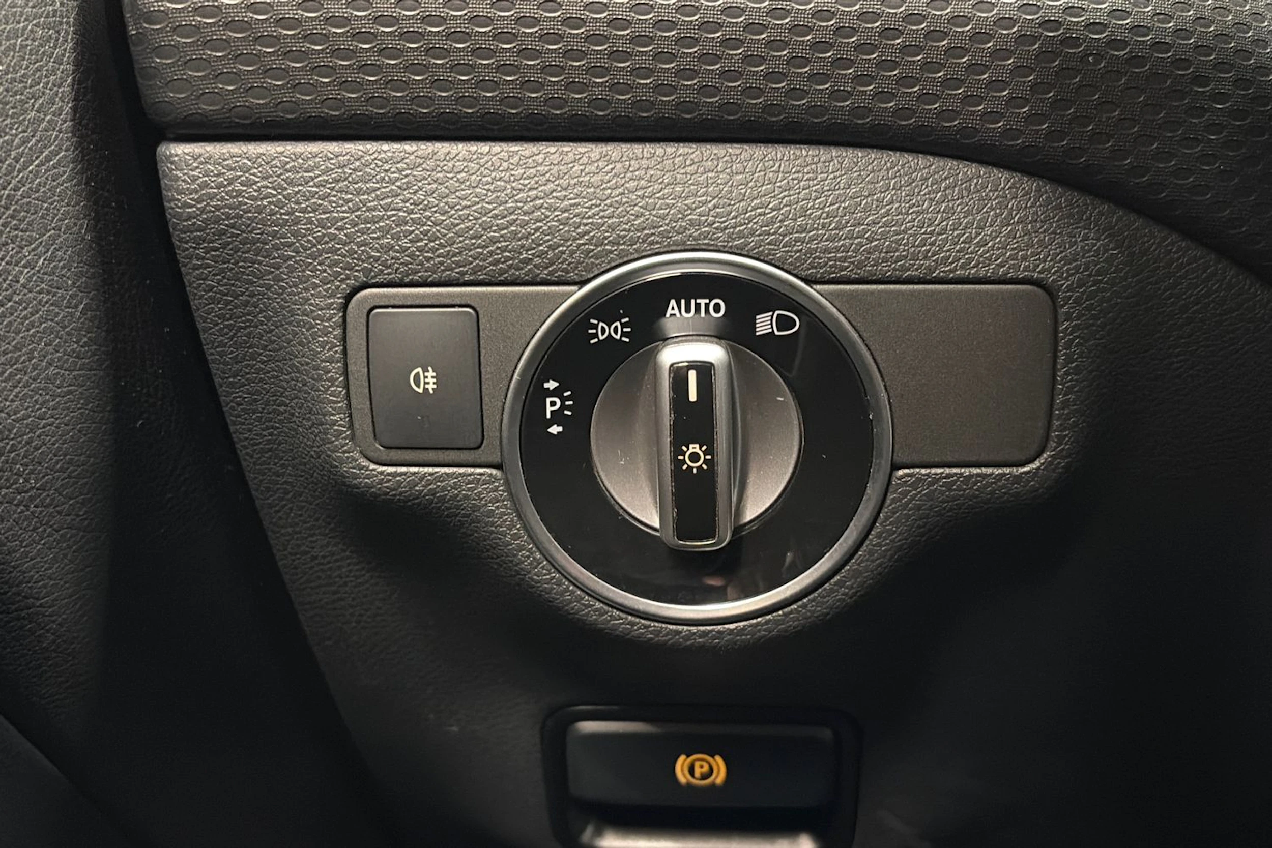 musta Mercedes-Benz A 2018 kuva 24.