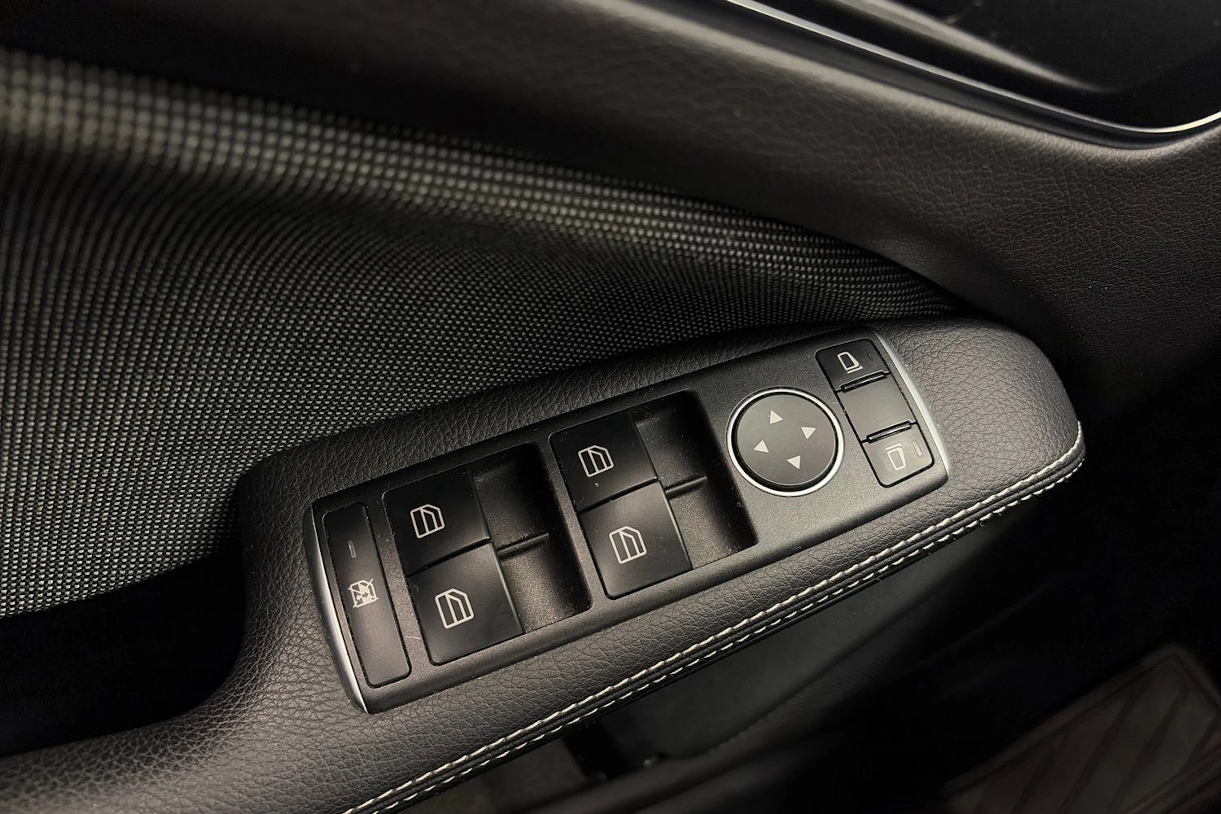 musta Mercedes-Benz A 2018 kuva 25.