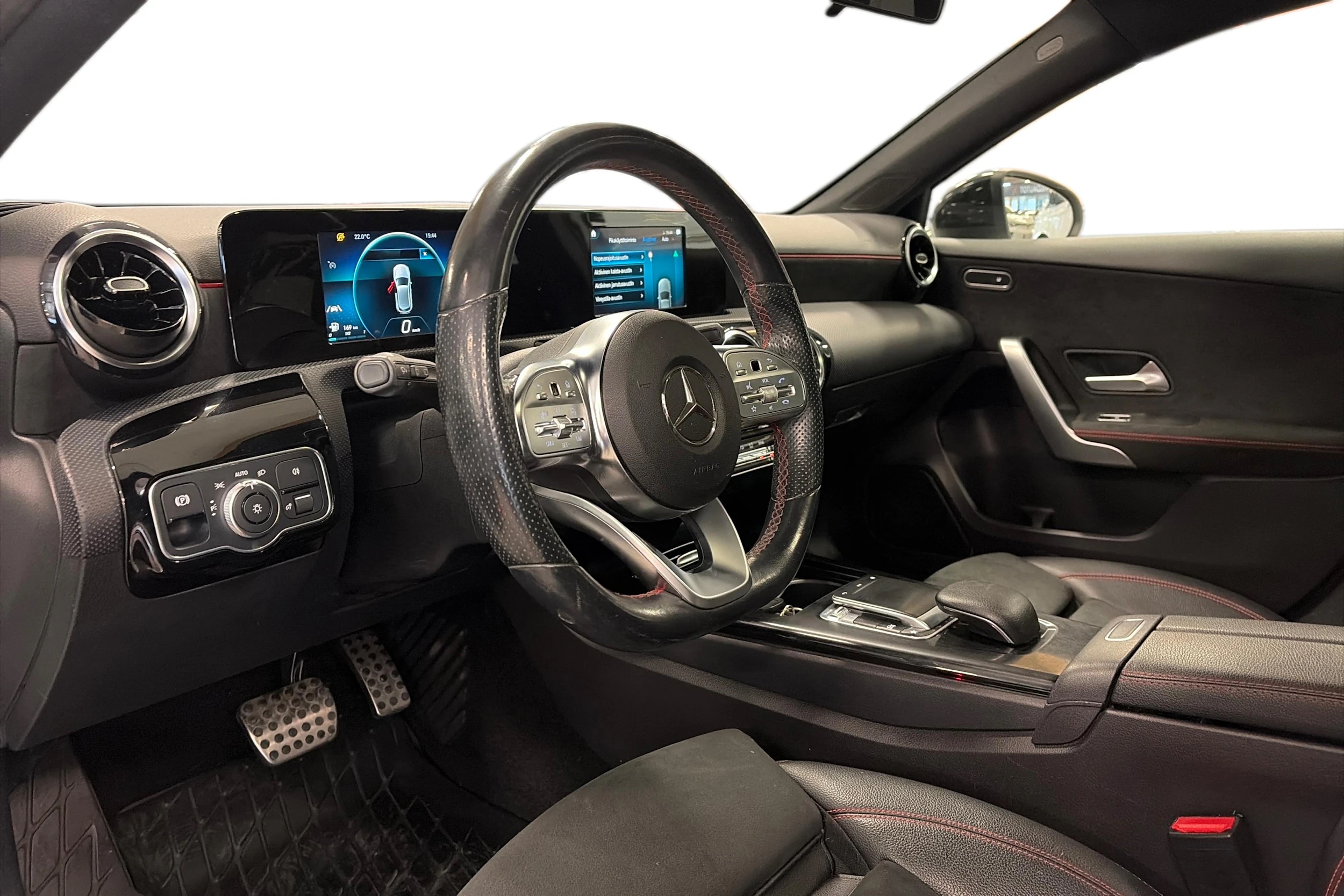 valkoinen Mercedes-Benz A 2018 kuva 3.