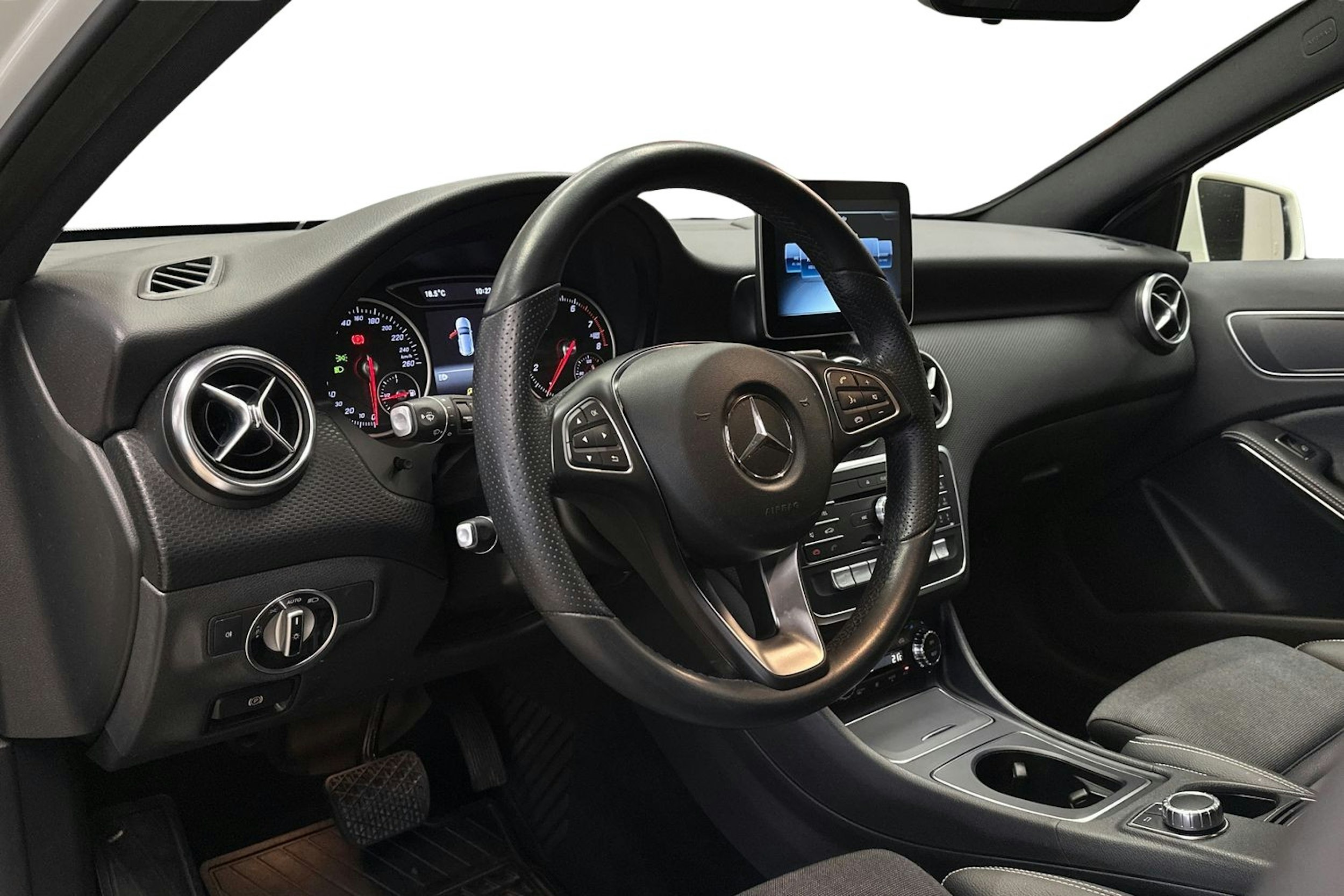 valkoinen Mercedes-Benz A 2018 kuva 7.