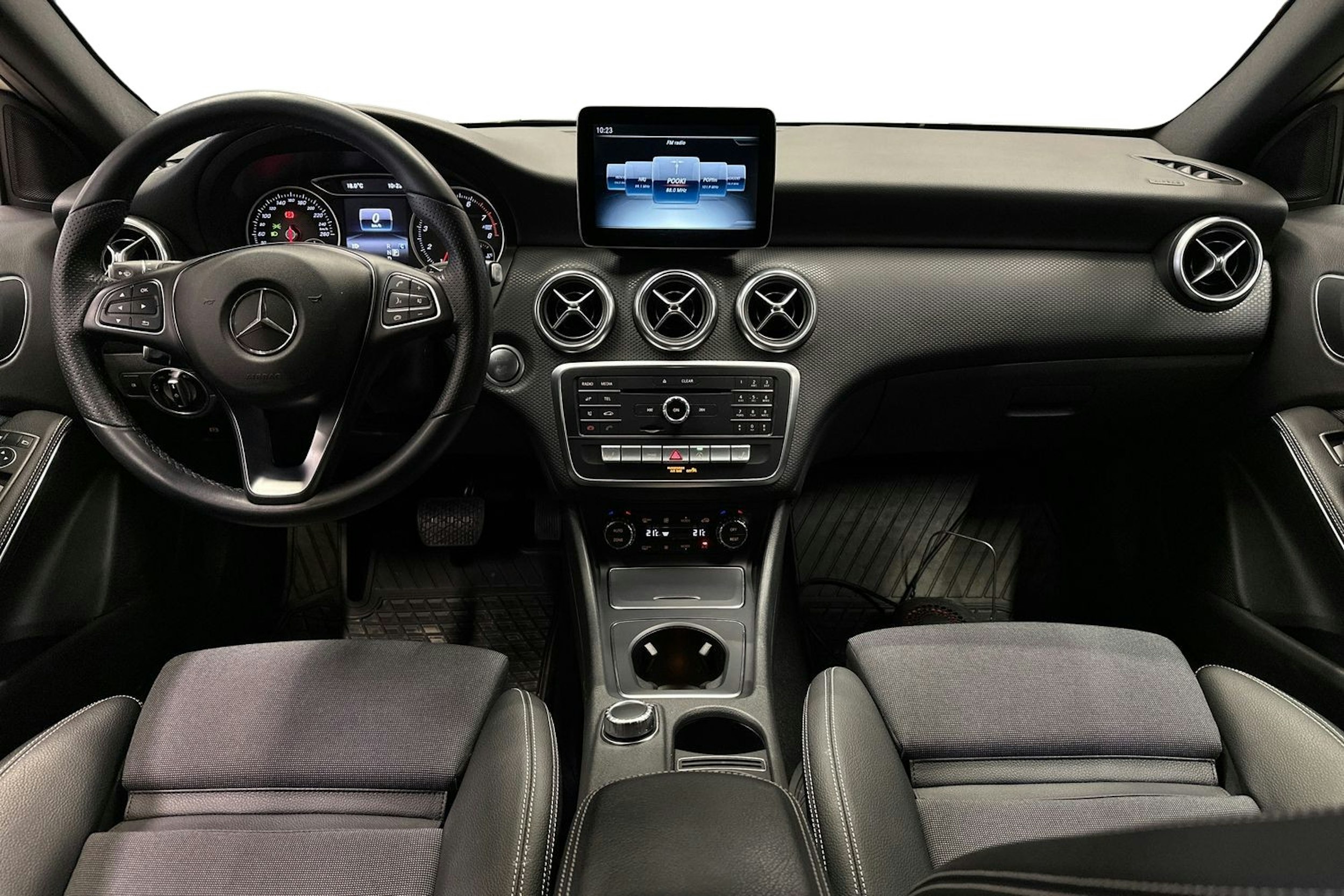 valkoinen Mercedes-Benz A 2018 kuva 9.