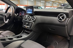 valkoinen Mercedes-Benz A 2018 kuva 12.