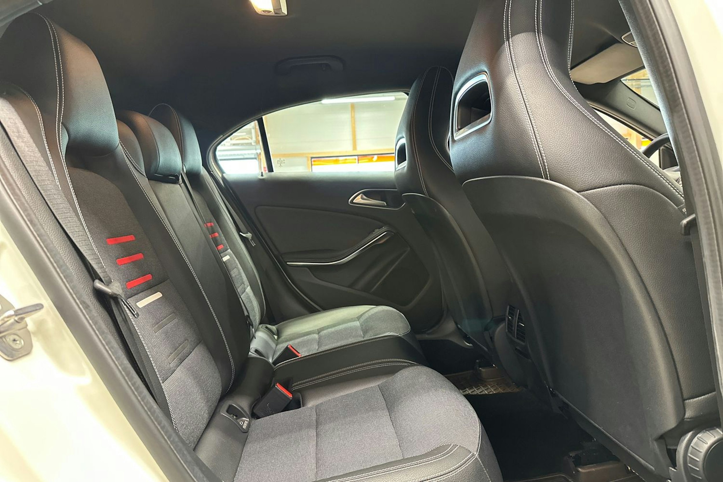 valkoinen Mercedes-Benz A 2018 kuva 14.