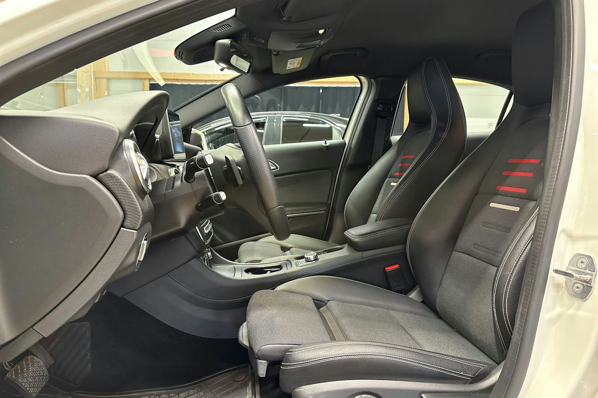 valkoinen Mercedes-Benz A 2018 kuva 15.