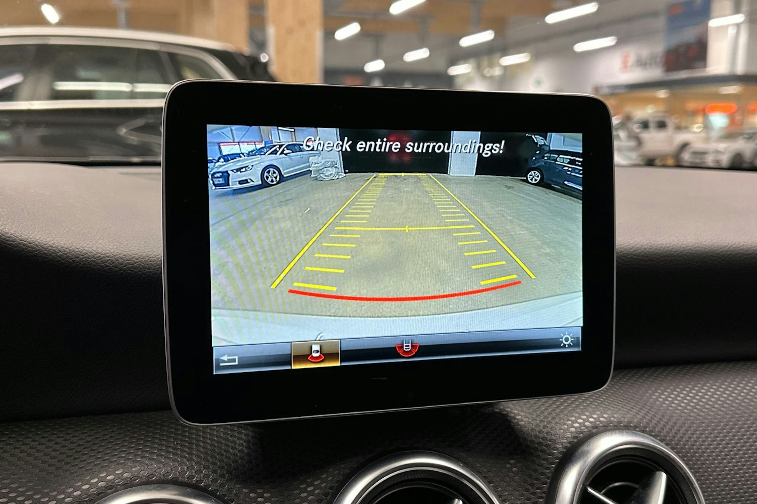 valkoinen Mercedes-Benz A 2018 kuva 18.