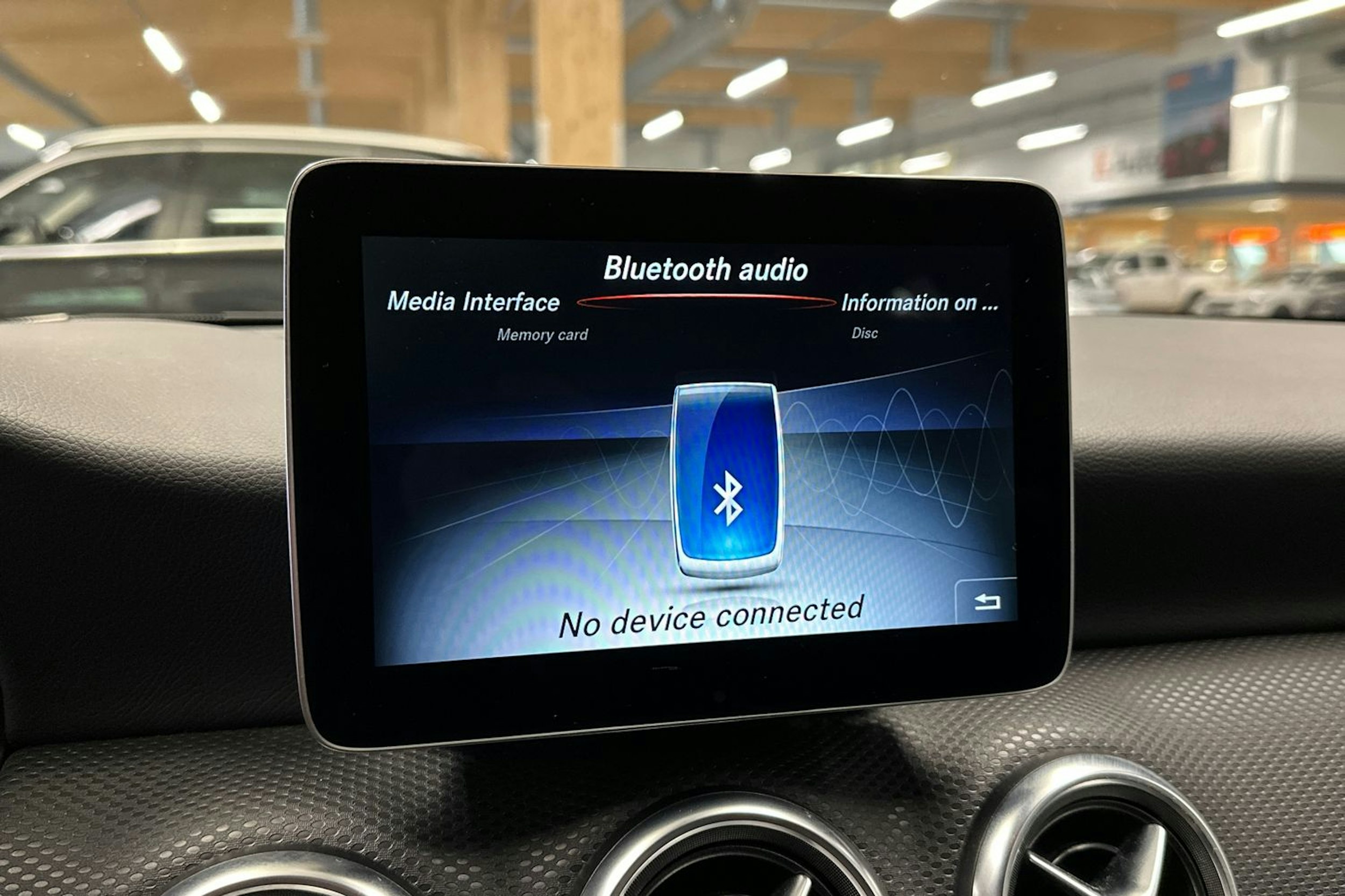 valkoinen Mercedes-Benz A 2018 kuva 19.