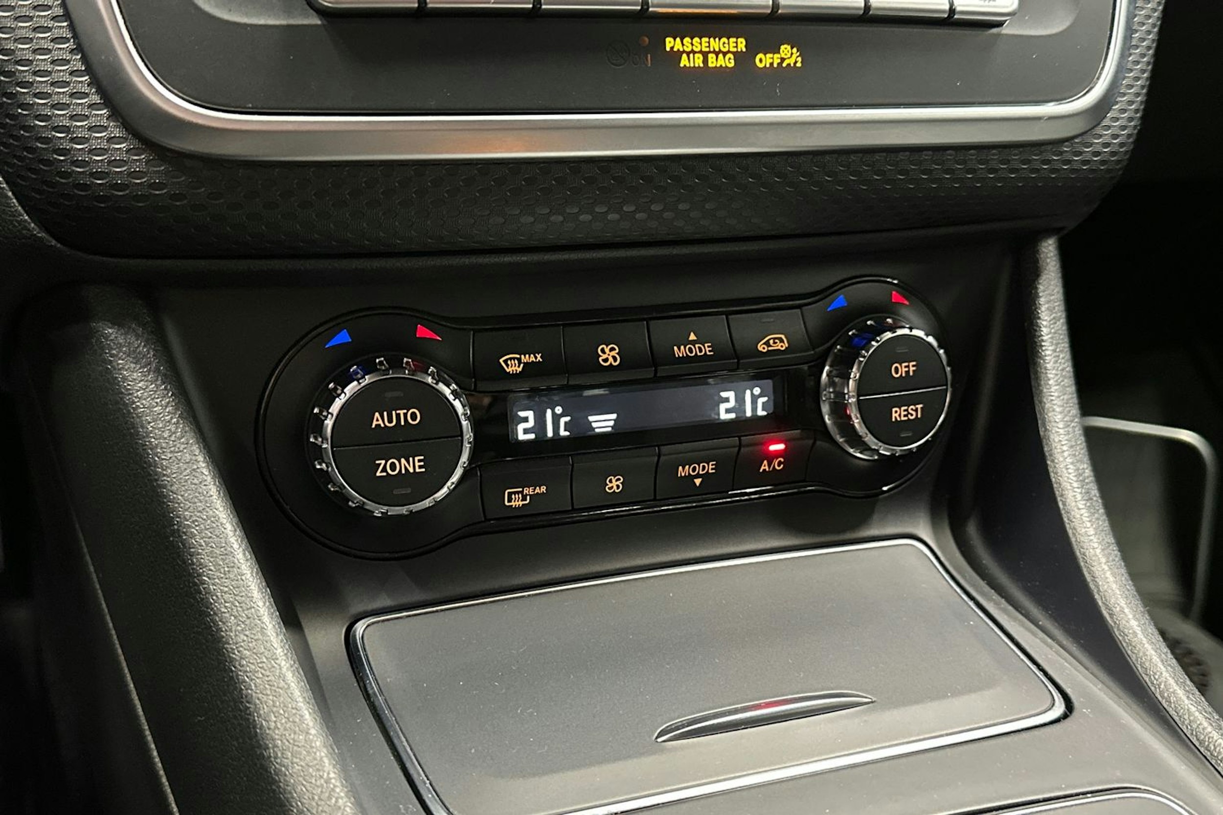 valkoinen Mercedes-Benz A 2018 kuva 21.