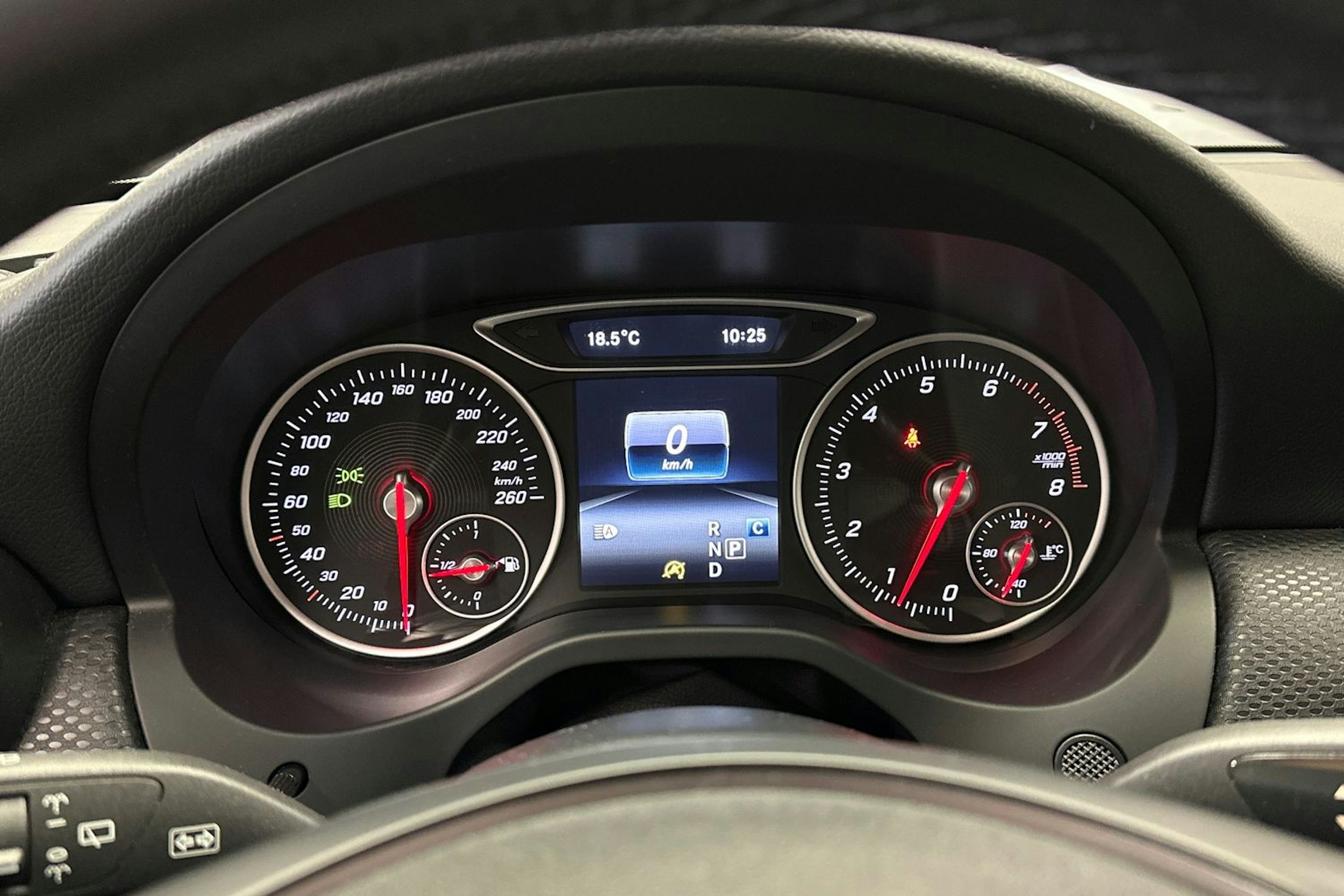 valkoinen Mercedes-Benz A 2018 kuva 22.