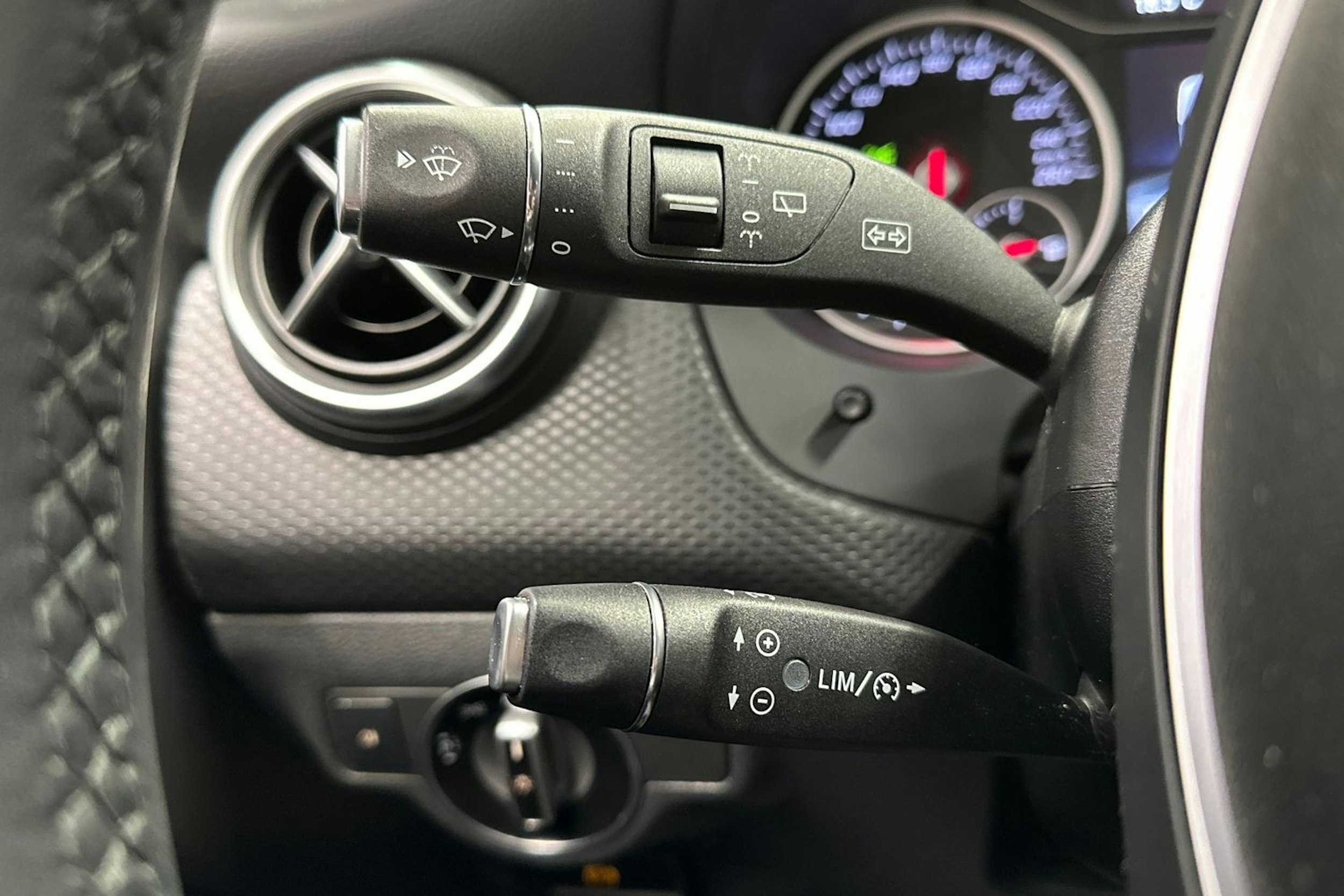 valkoinen Mercedes-Benz A 2018 kuva 23.