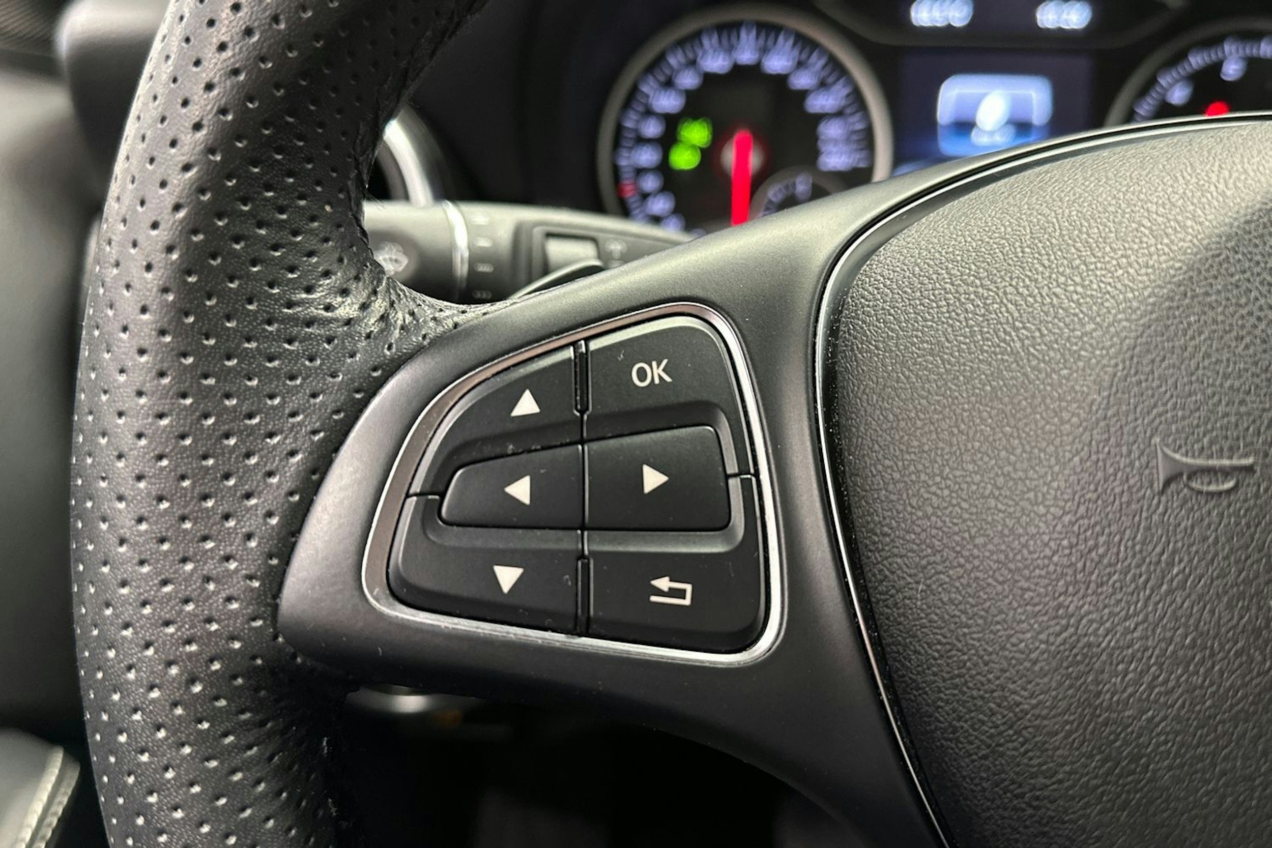 valkoinen Mercedes-Benz A 2018 kuva 25.