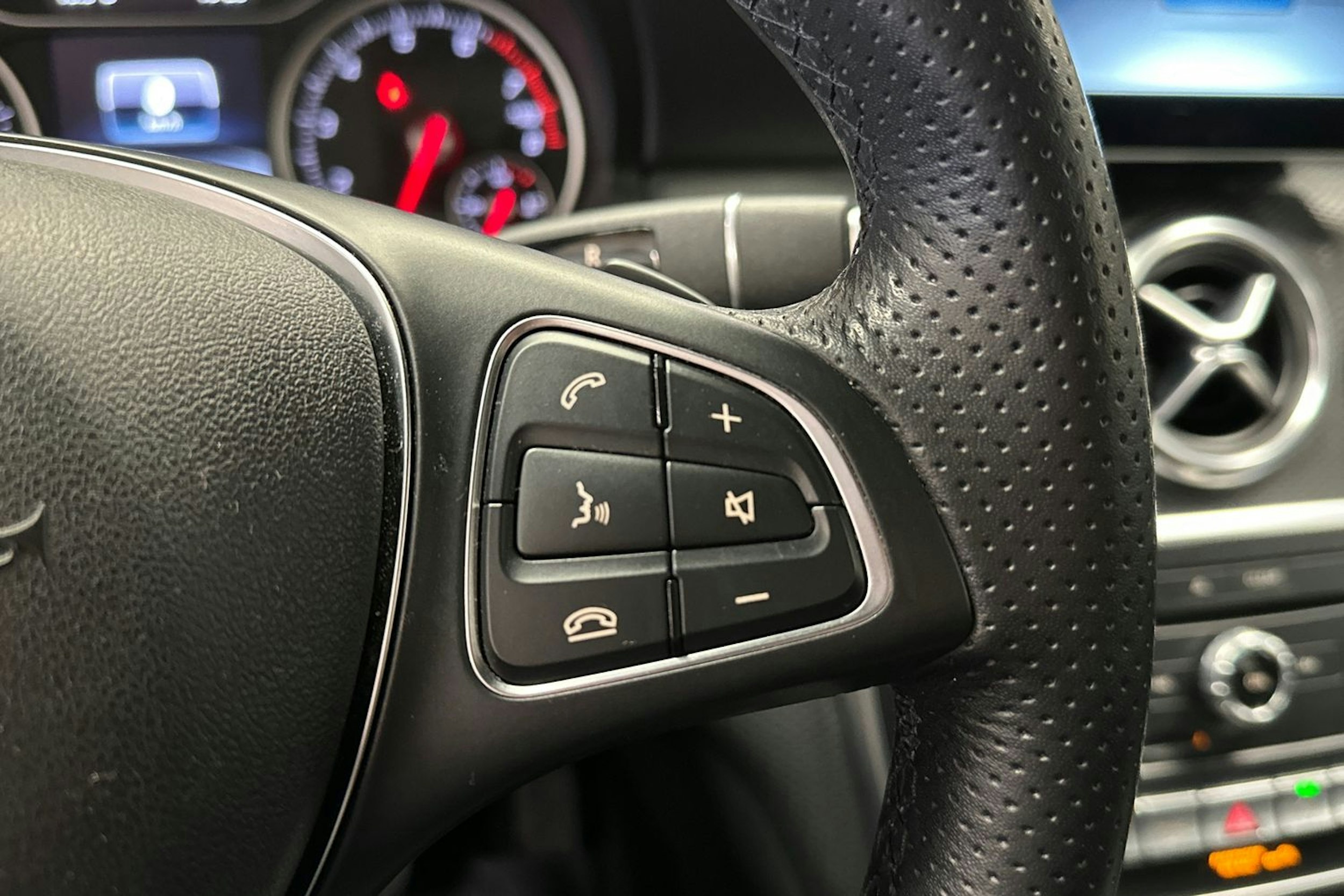 valkoinen Mercedes-Benz A 2018 kuva 26.