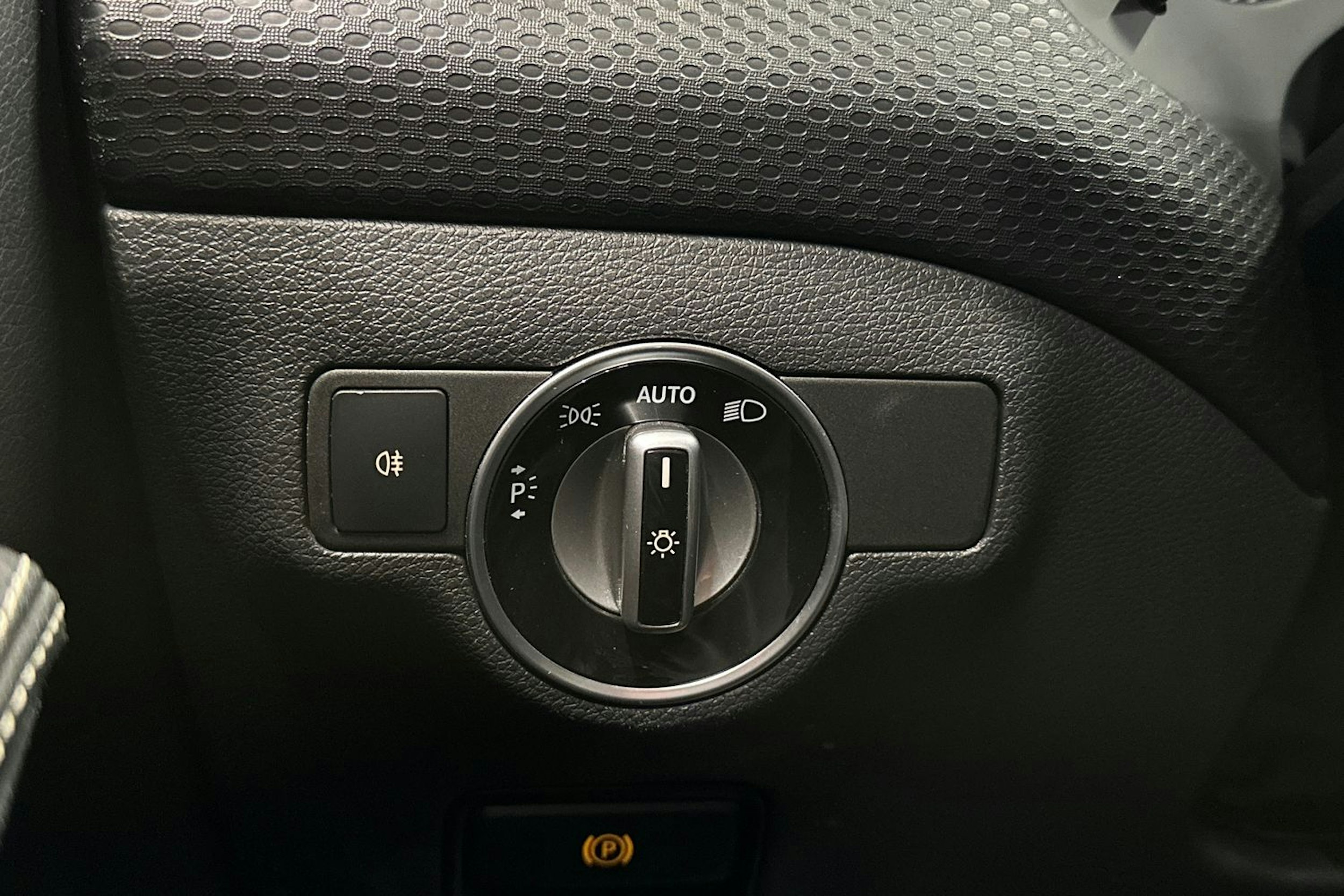 valkoinen Mercedes-Benz A 2018 kuva 27.