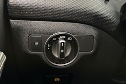 valkoinen Mercedes-Benz A 2018 kuva 27.