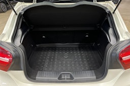 valkoinen Mercedes-Benz A 2018 kuva 29.