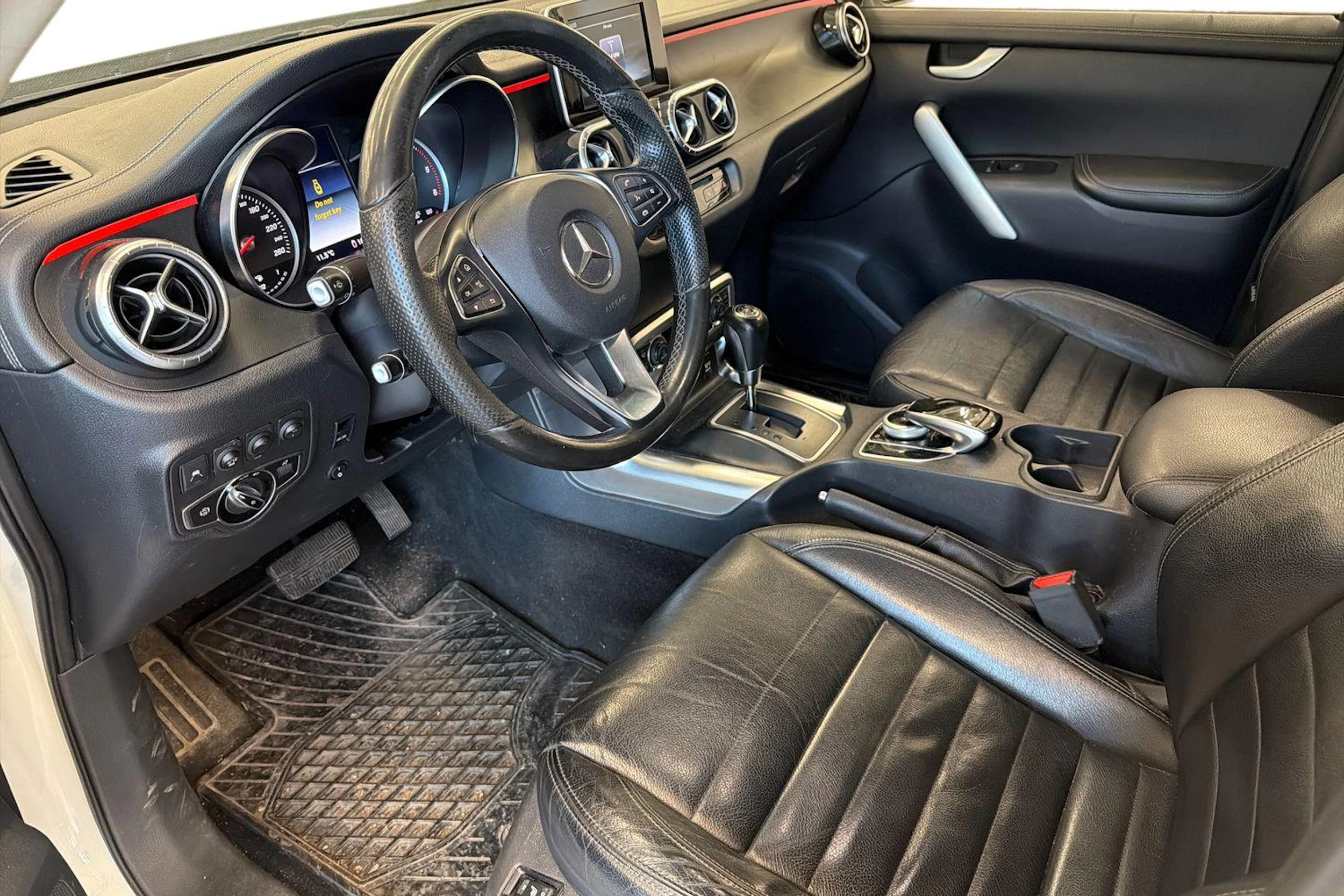 valkoinen Mercedes-Benz X 2018 kuva 3.