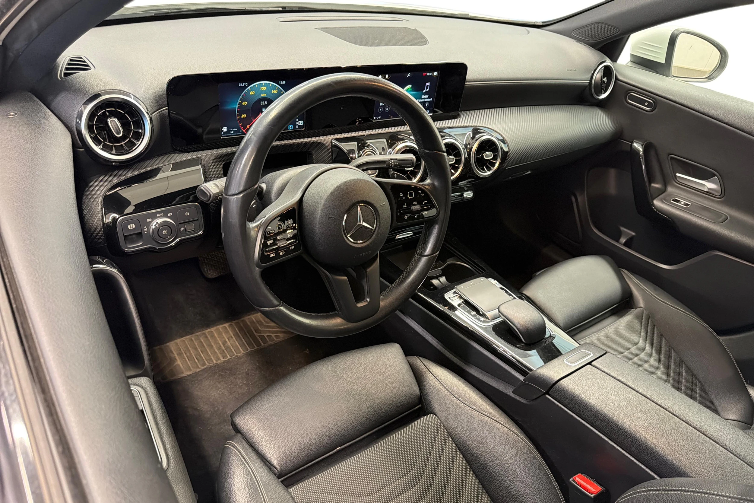 valkoinen Mercedes-Benz A 2019 kuva 6.